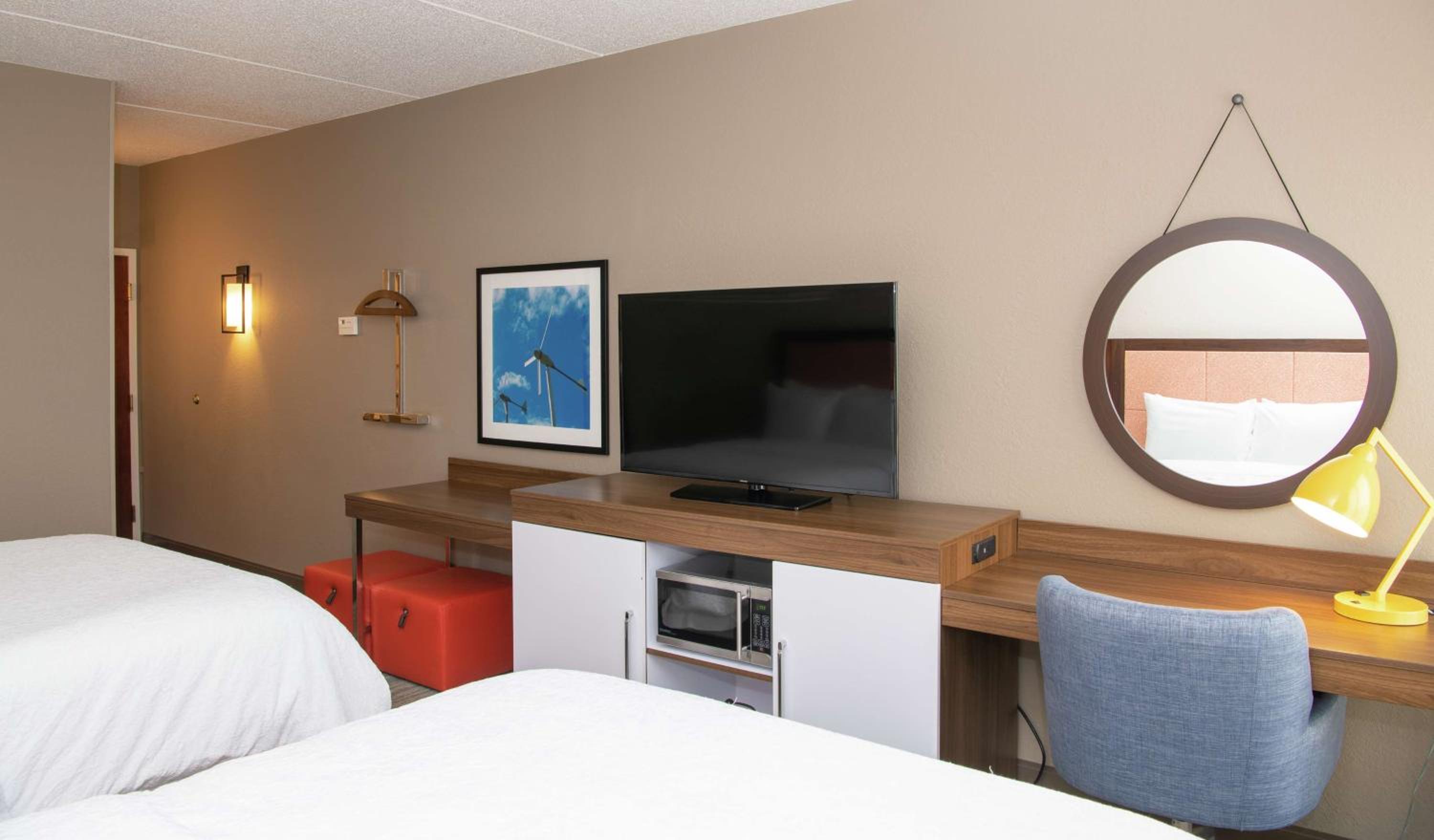 Non-Smoking Double Room -Desk - Photo 3