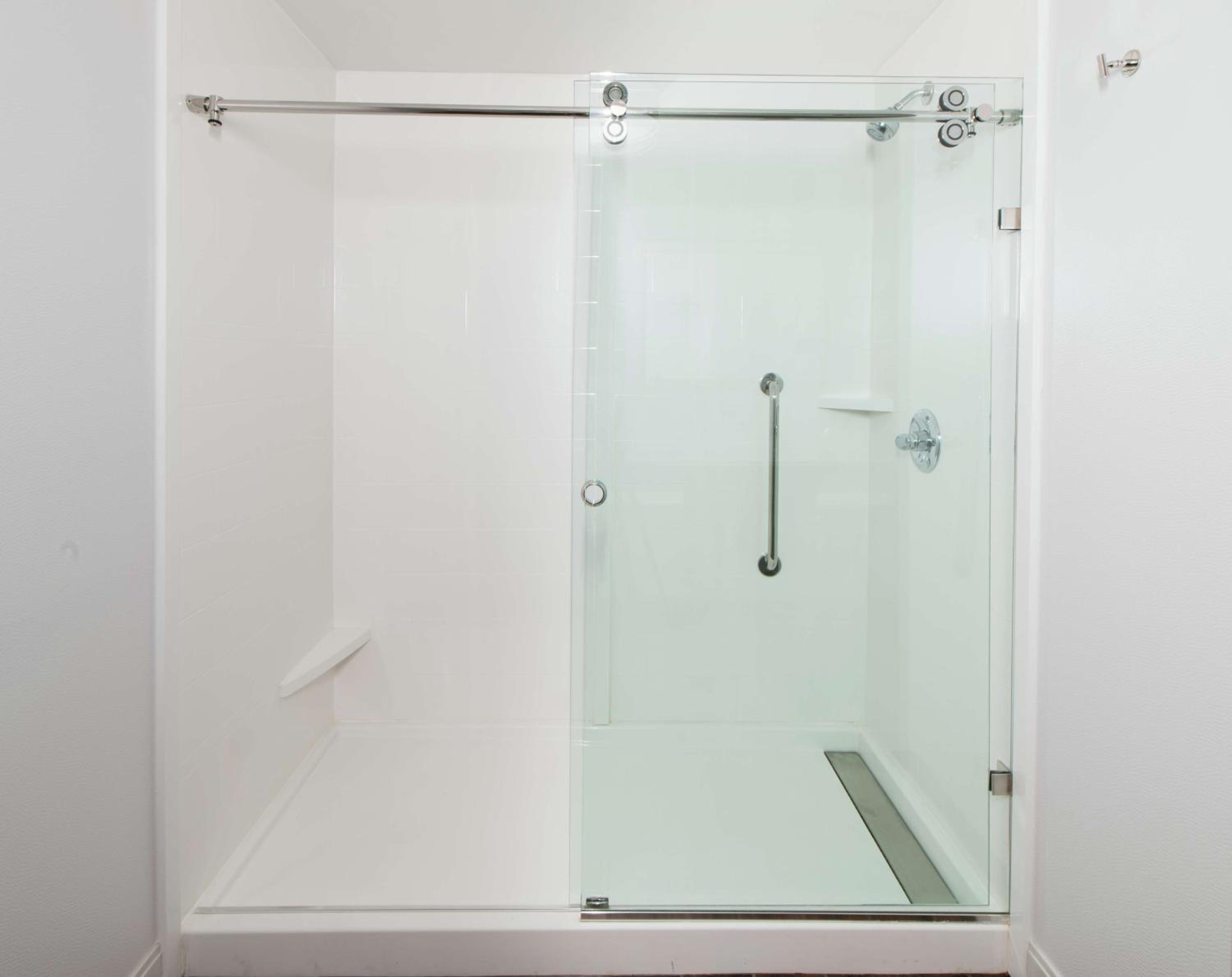 King Room with Sofa Bed and Walk In Shower - Non-Smoking - Photo 9