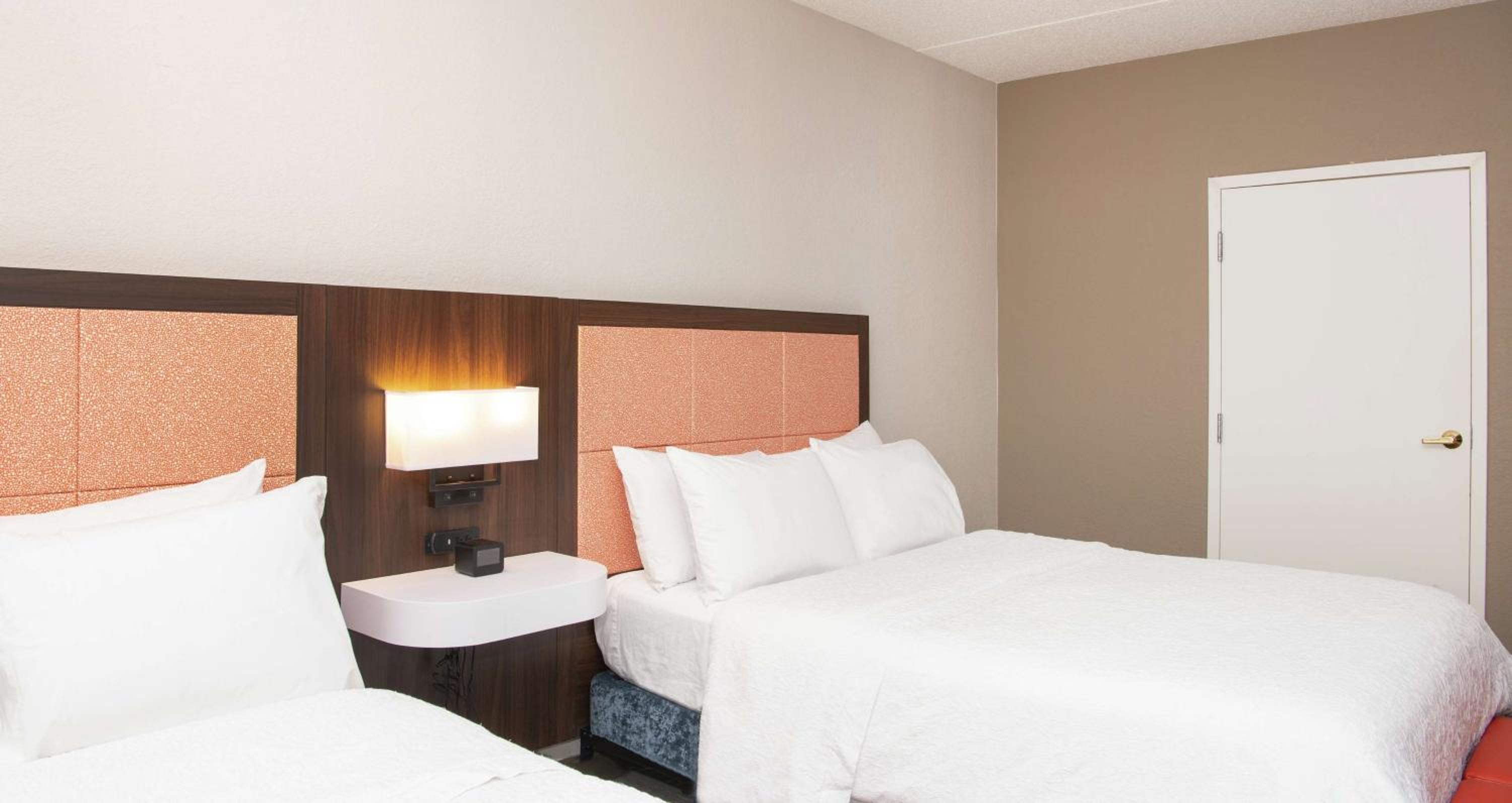 Room with Two Queen Beds - Non-Smoking - Photo 1
