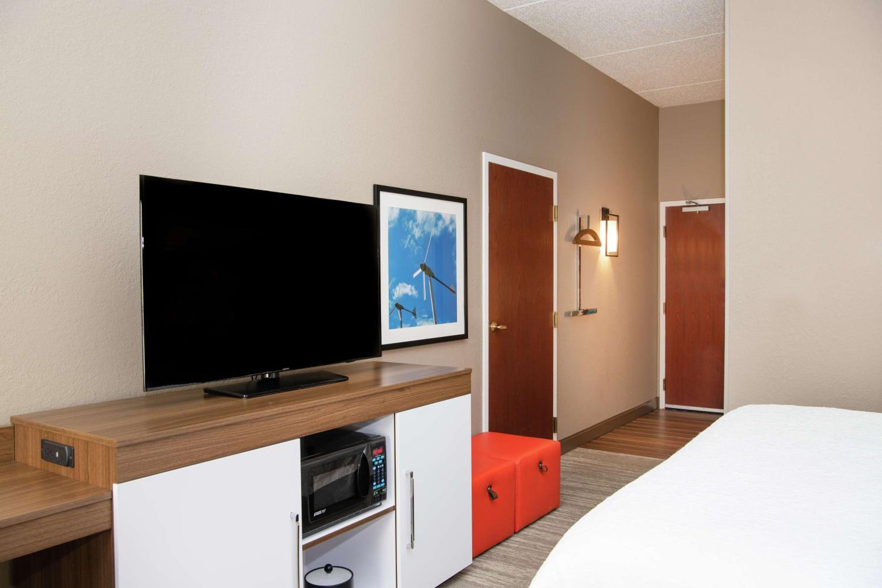 Room with Two Queen Beds - Non-Smoking - Photo 4