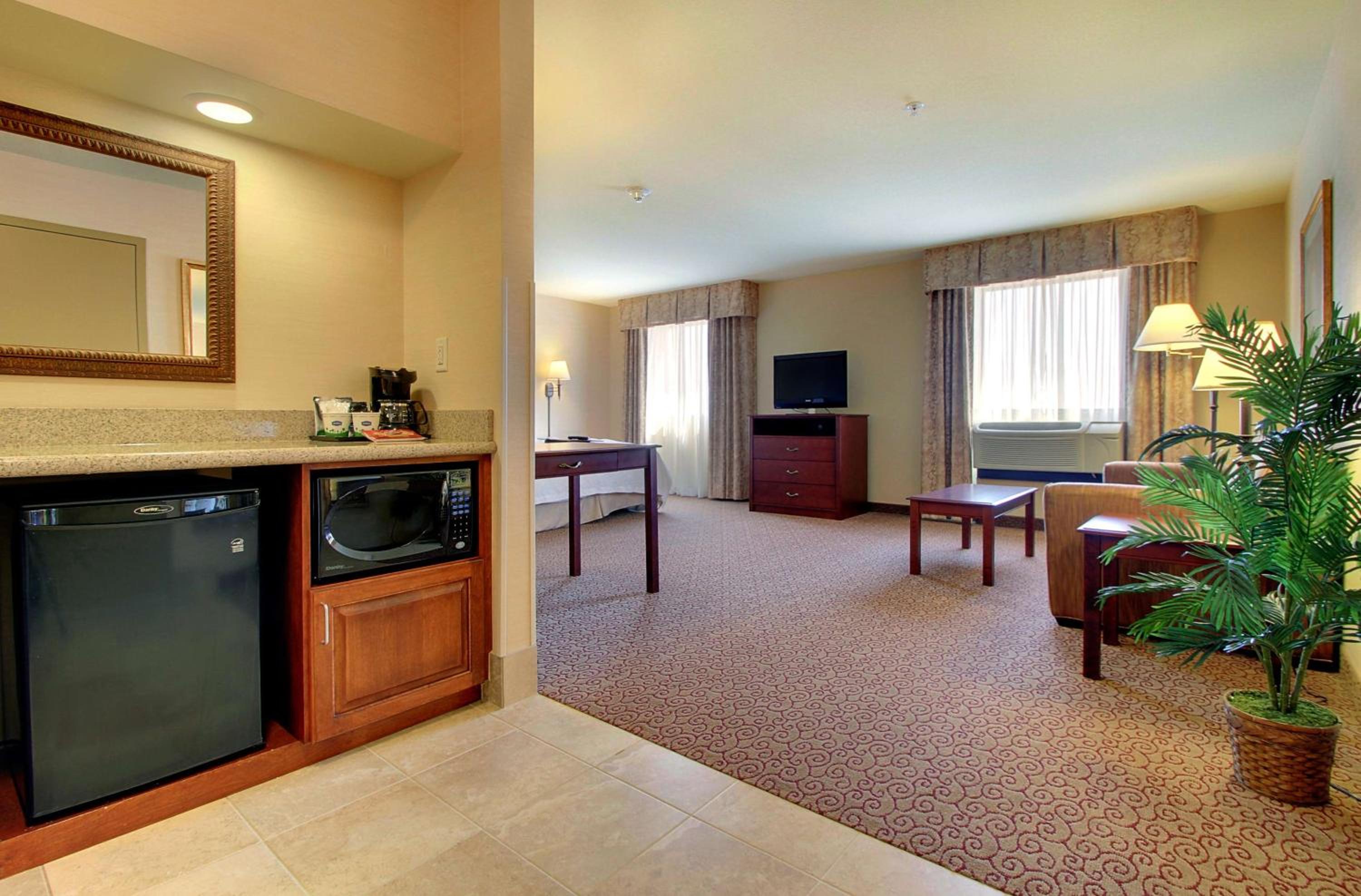 King Studio Suite with Sofa Bed - Non-Smoking - Photo 1