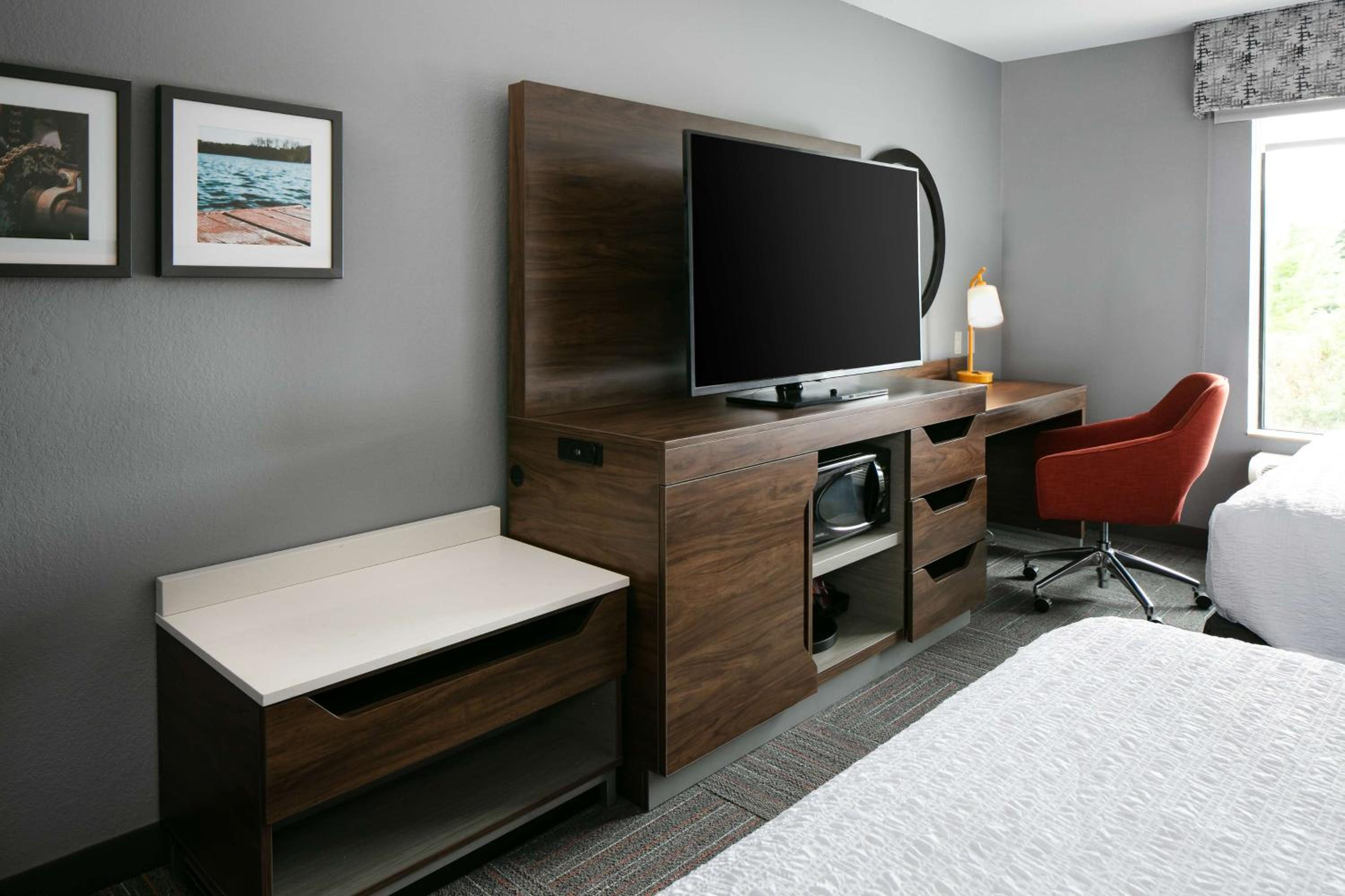 Room with Two Queen Beds - Non-Smoking - Photo 2