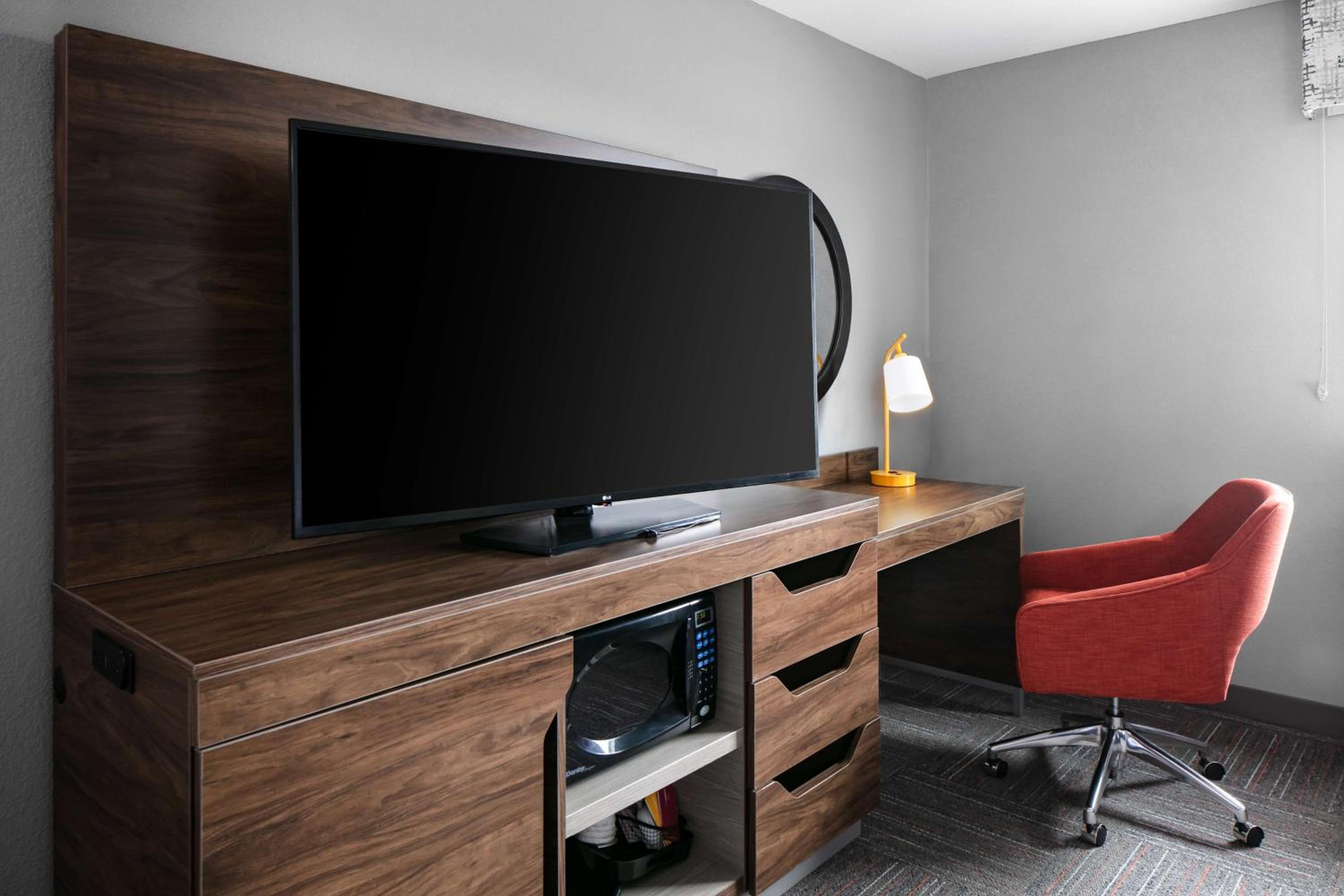 King Room with Sofa Bed and Study - Non-Smoking - Photo 5
