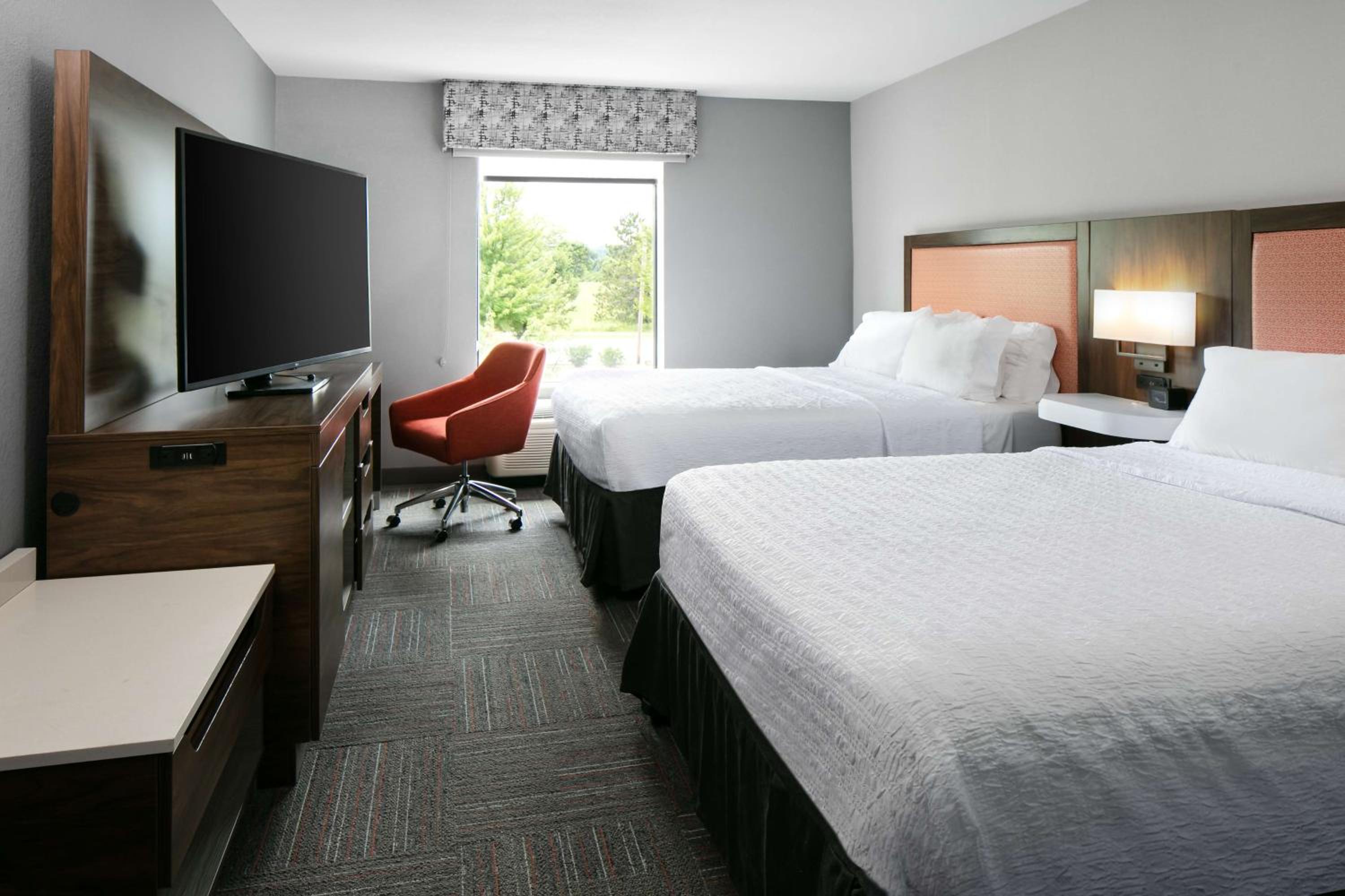 Room with Two Queen Beds - Non-Smoking - Photo 5