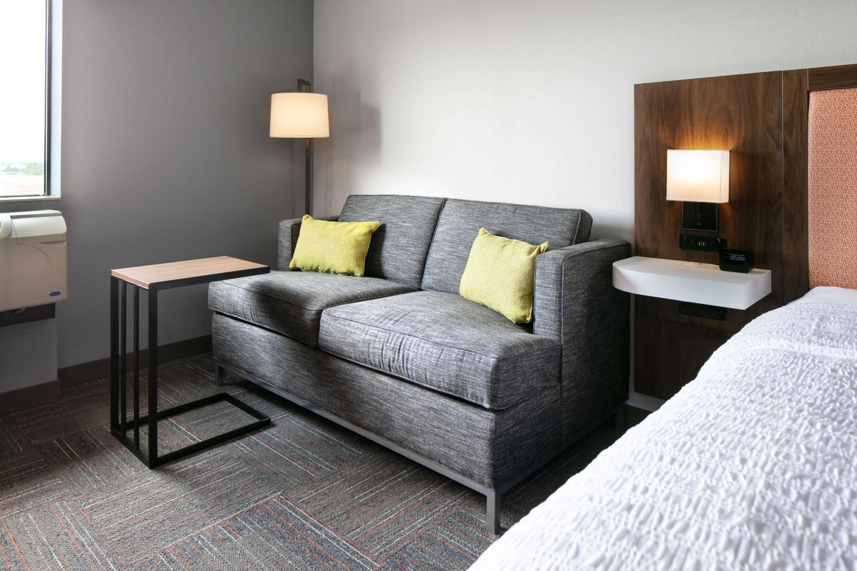 King Room with Sofa Bed and Study - Non-Smoking - Photo 7