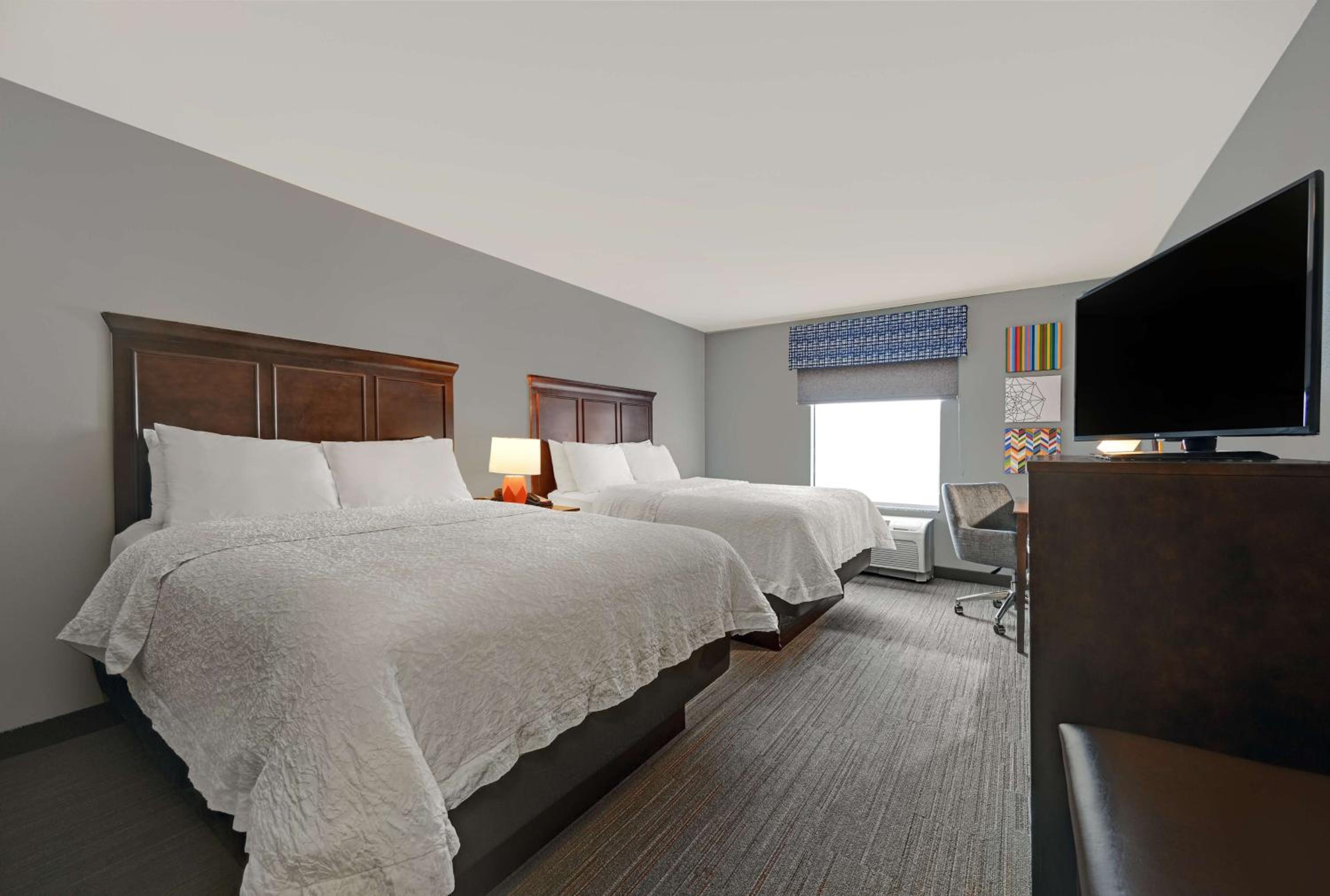 Queen Room with Two Queen Beds - Hearing Access/Non-Smoking - Photo 3