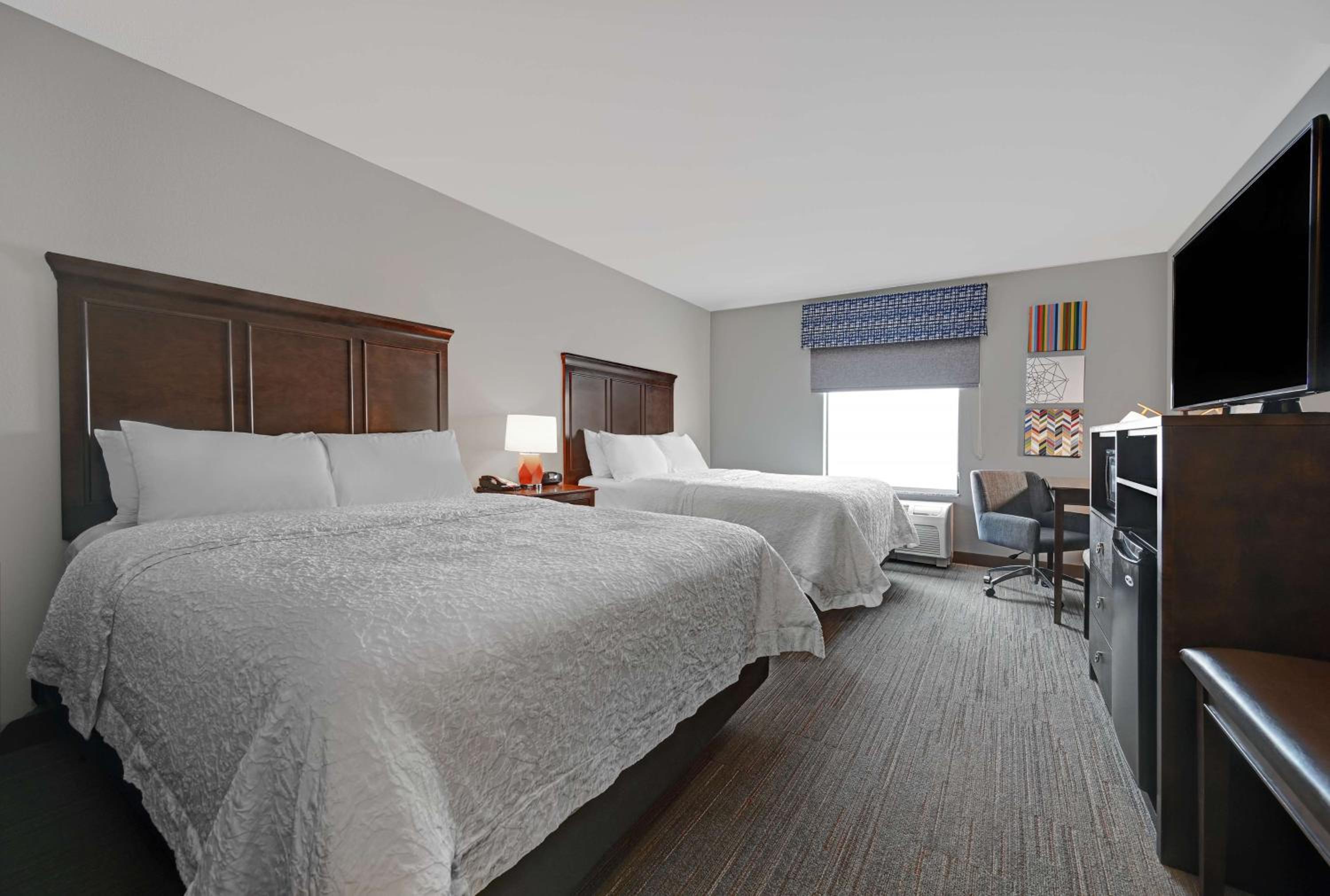 Queen Room with Two Queen Beds - Hearing Access/Non-Smoking - Photo 2