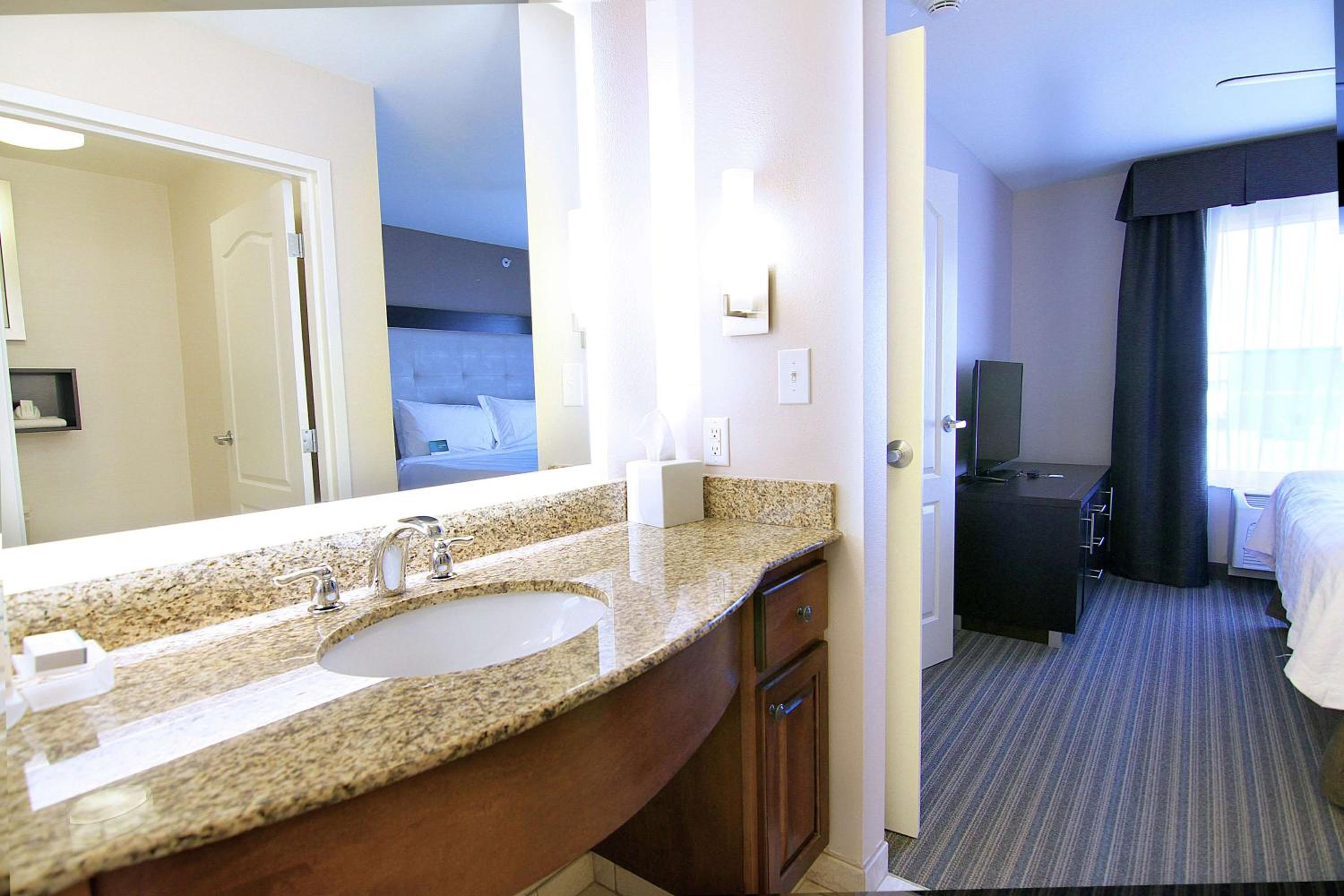 One-Bedroom King Suite - Non-Smoking - Photo 4