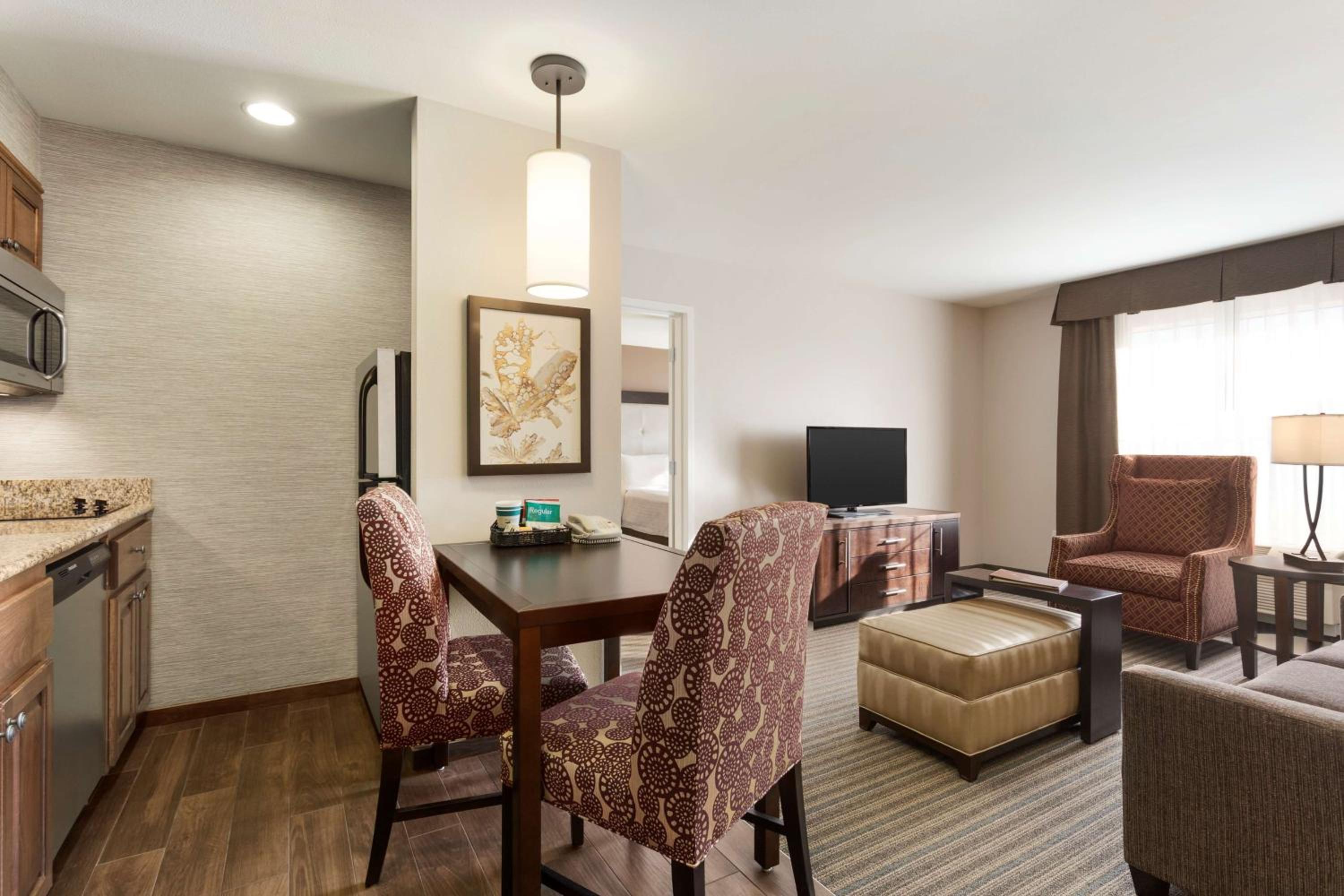 Two Bedroom Suite with One King and Two Queen Beds - Non-Smoking - Photo 1