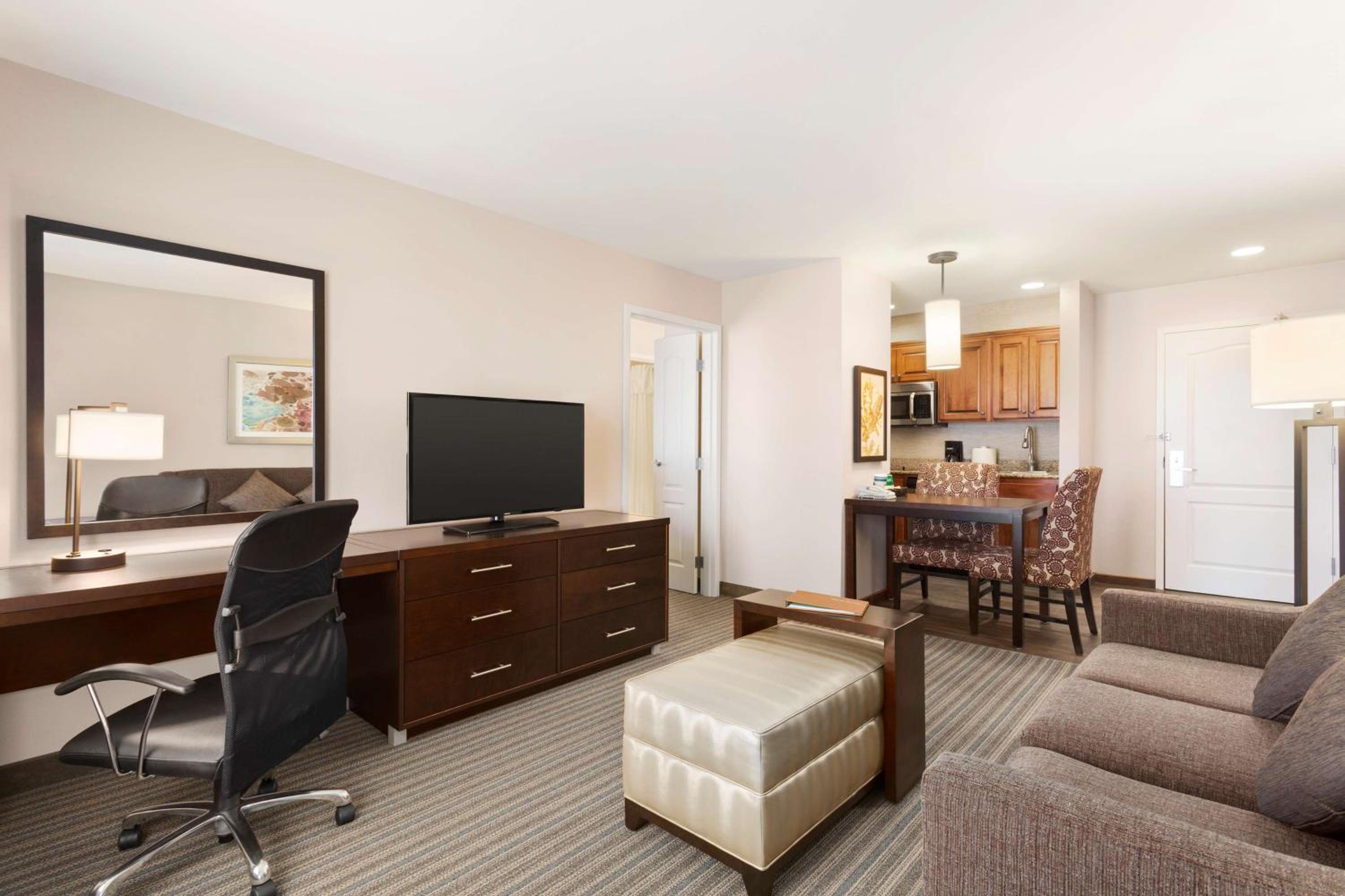 One-Bedroom King Suite - Non-Smoking - Photo 2