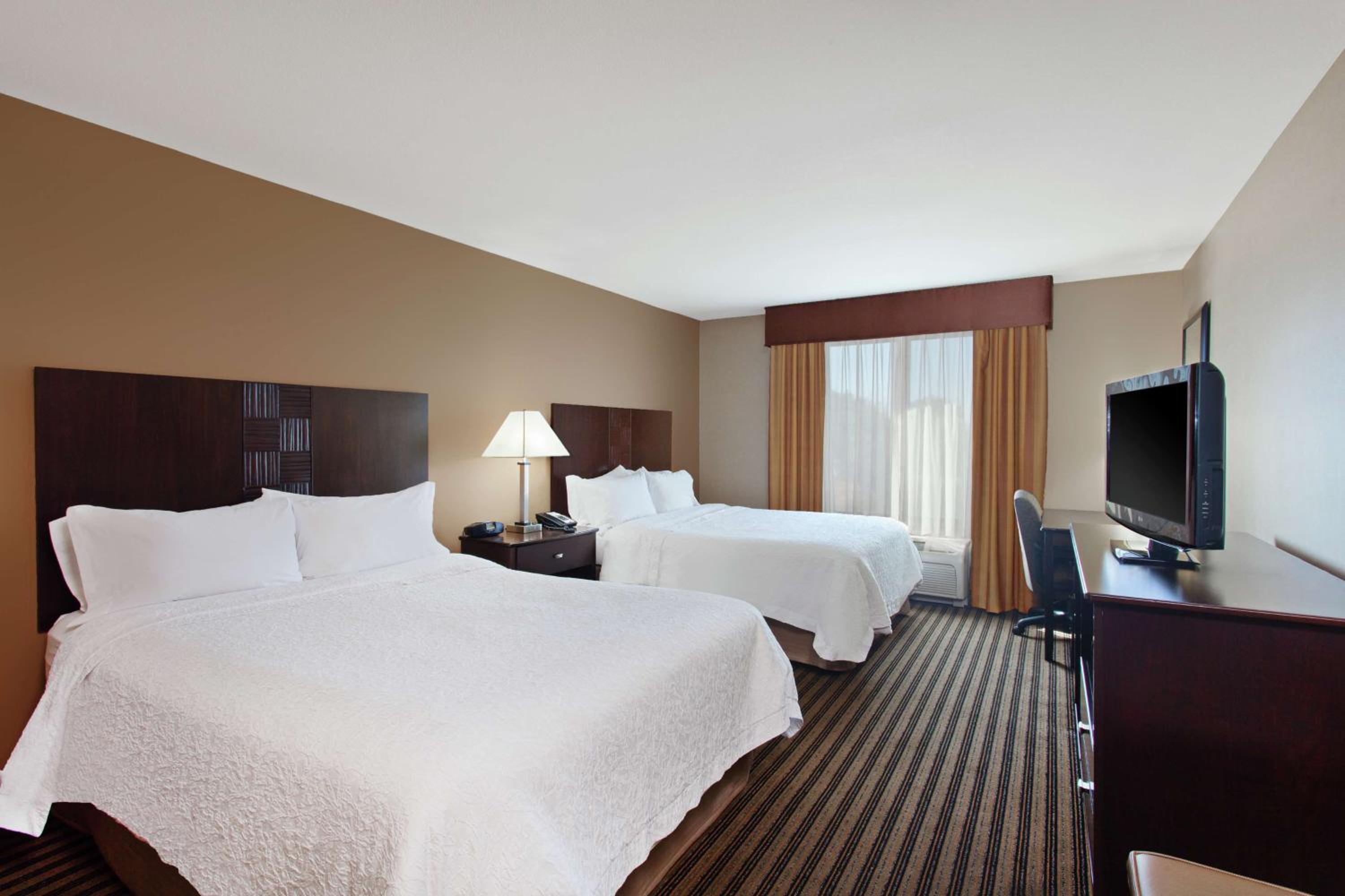 Room with Two Queen Beds - Non-Smoking - Photo 1