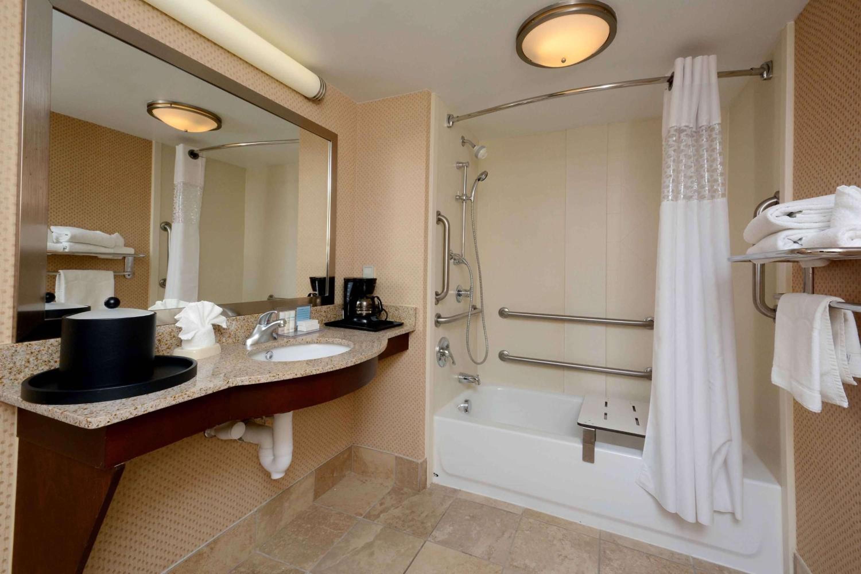 King Room - Mobility Access/Non-Smoking - Photo 4
