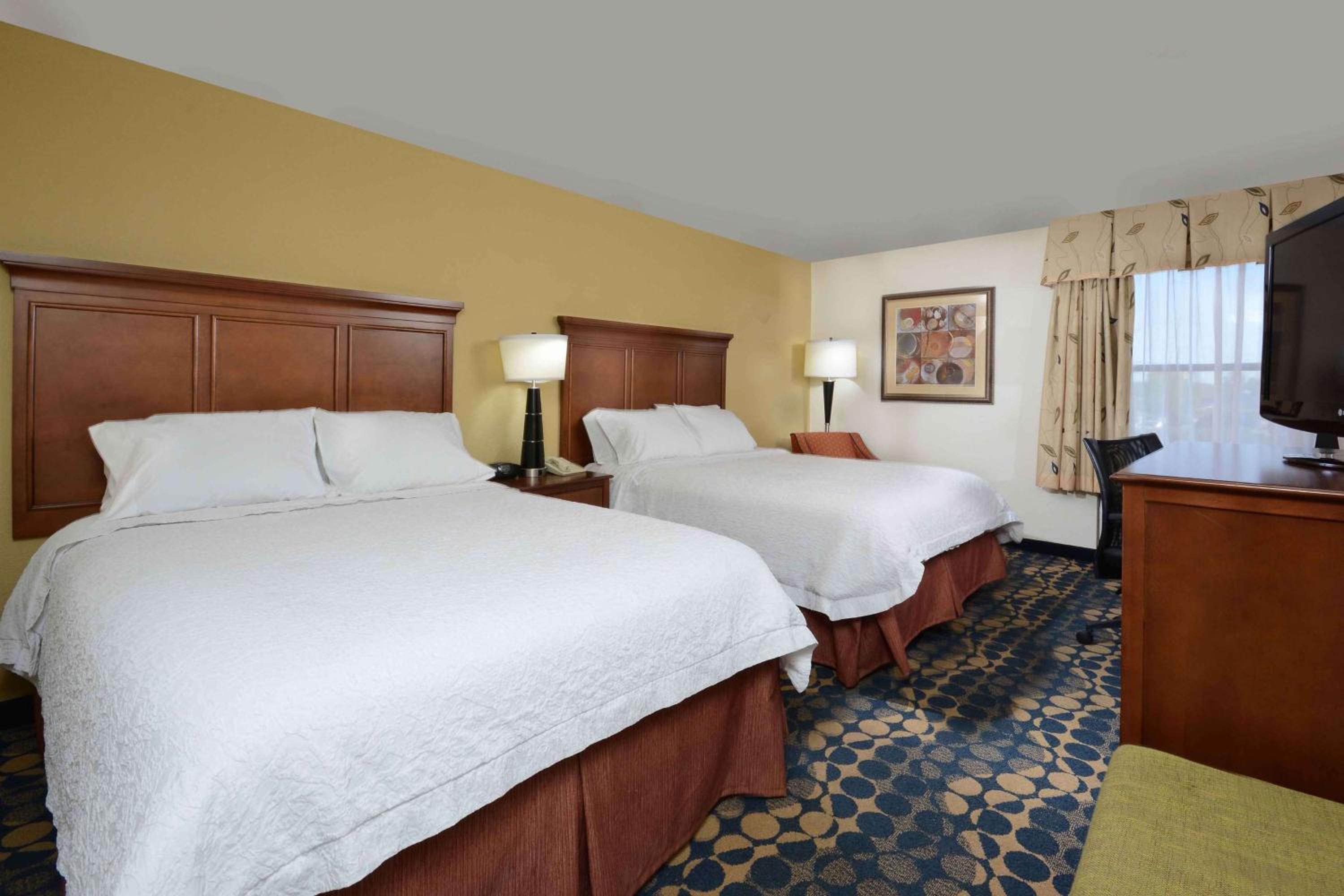 Queen Room with Two Queen Beds - Non-Smoking - Photo 1