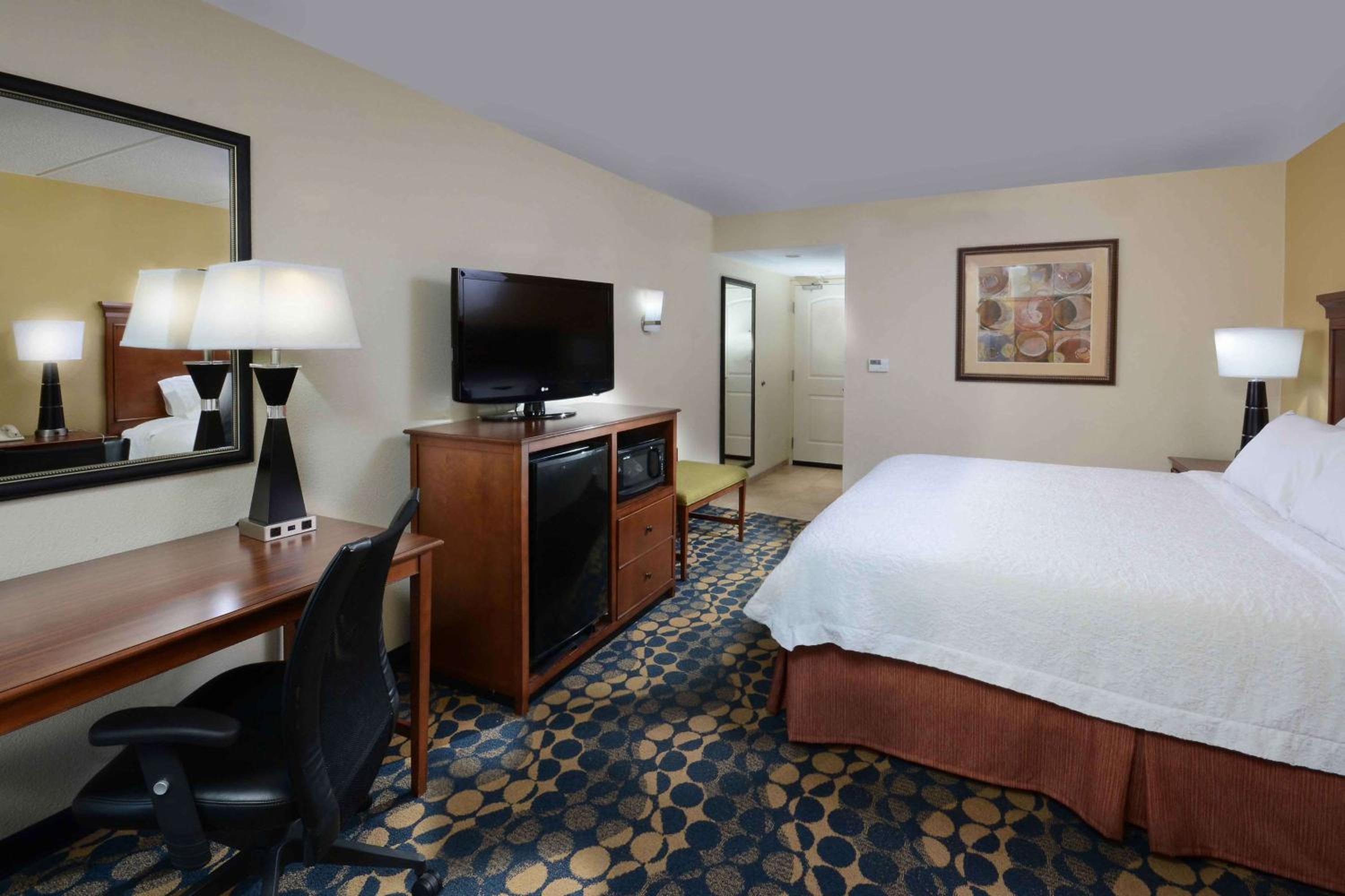 King Room with - Non-Smoking - Photo 1