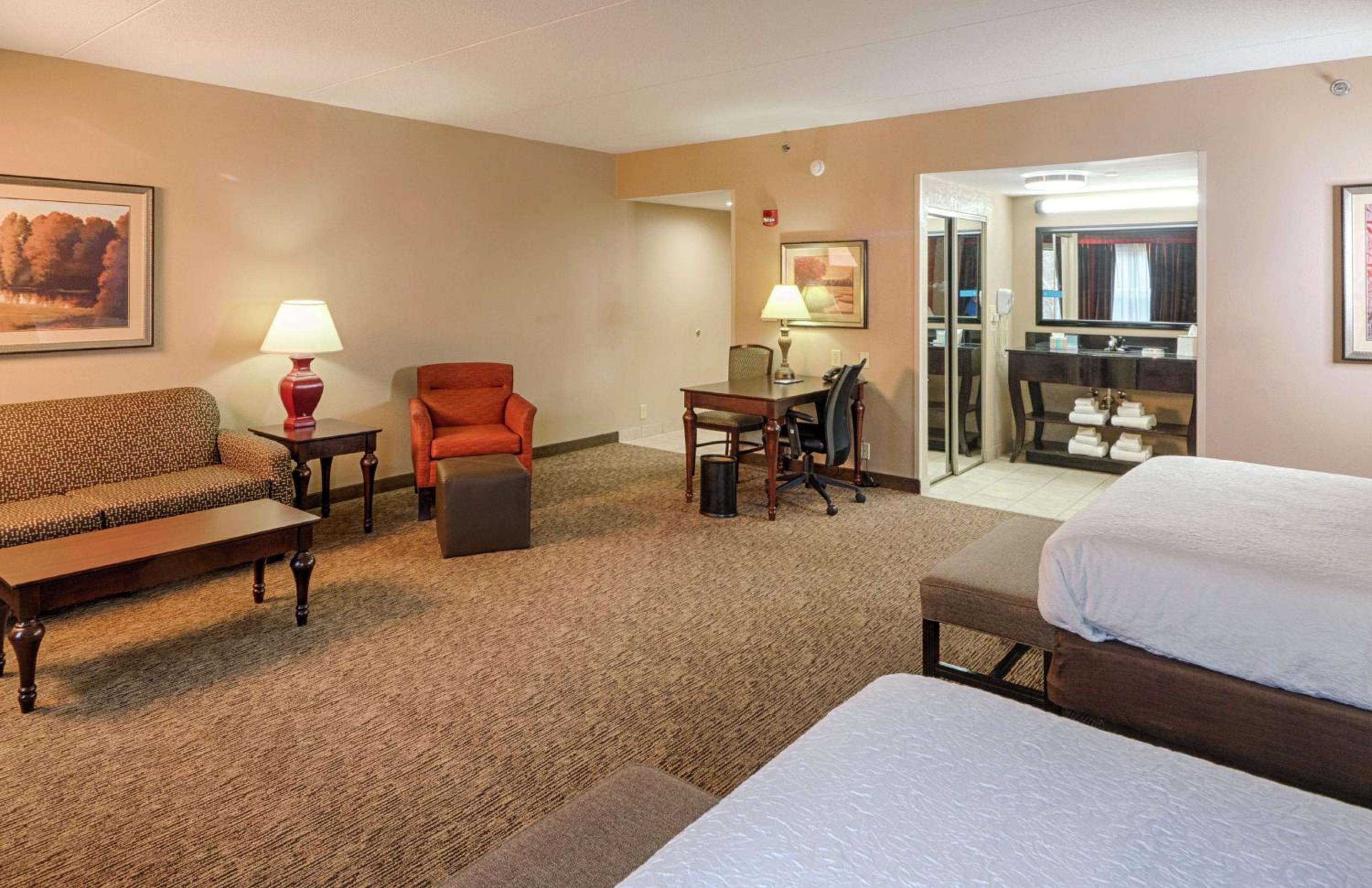 Queen Studio Suite with Two Queen Beds - Non-Smoking - Photo 1