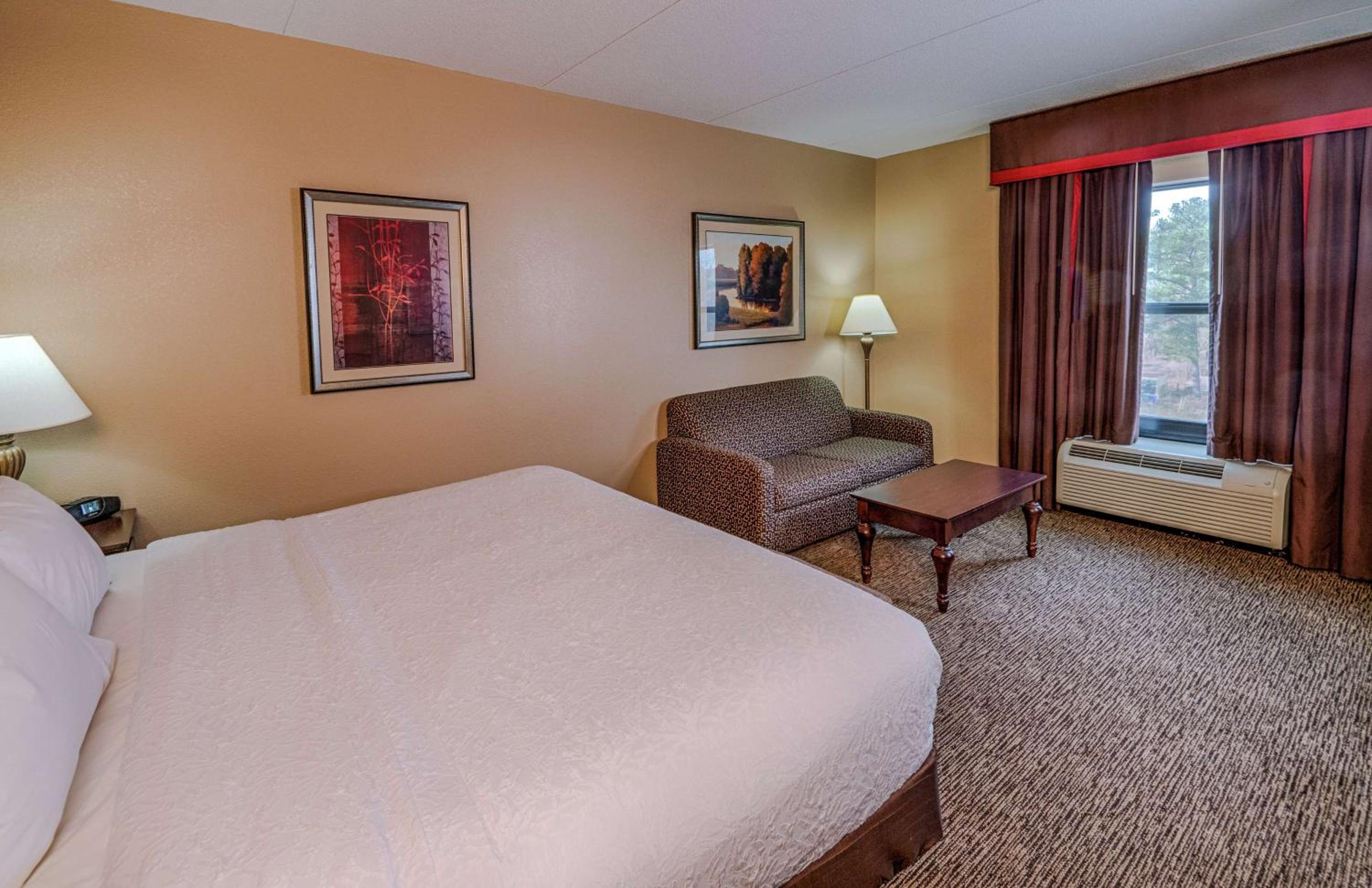King Room with King Bed - Non-Smoking - Photo 1