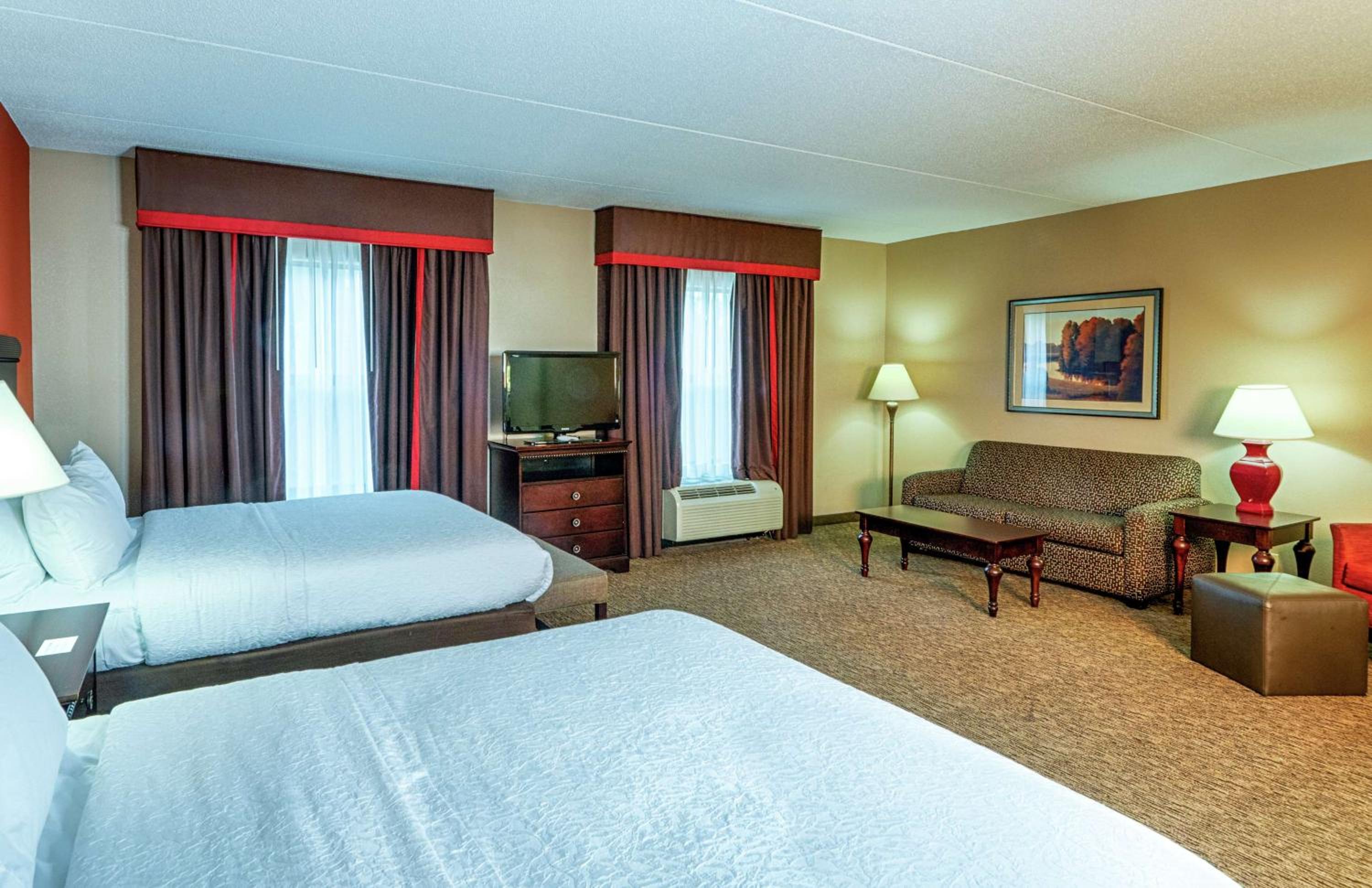 Queen Studio Suite with Two Queen Beds - Non-Smoking - Photo 7
