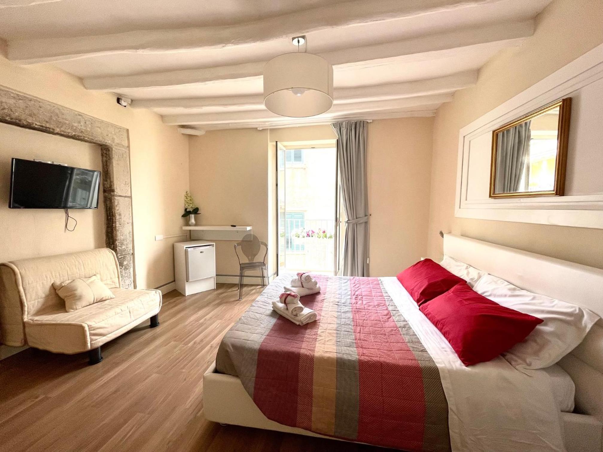 Deluxe Triple Room With Balcony