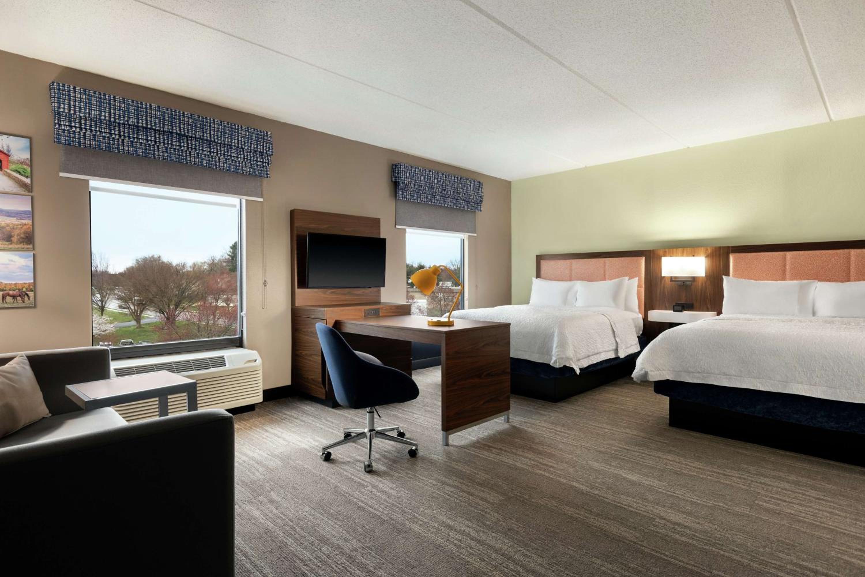 Queen Studio Suite with Two Queen Beds - Non-Smoking - Photo 3