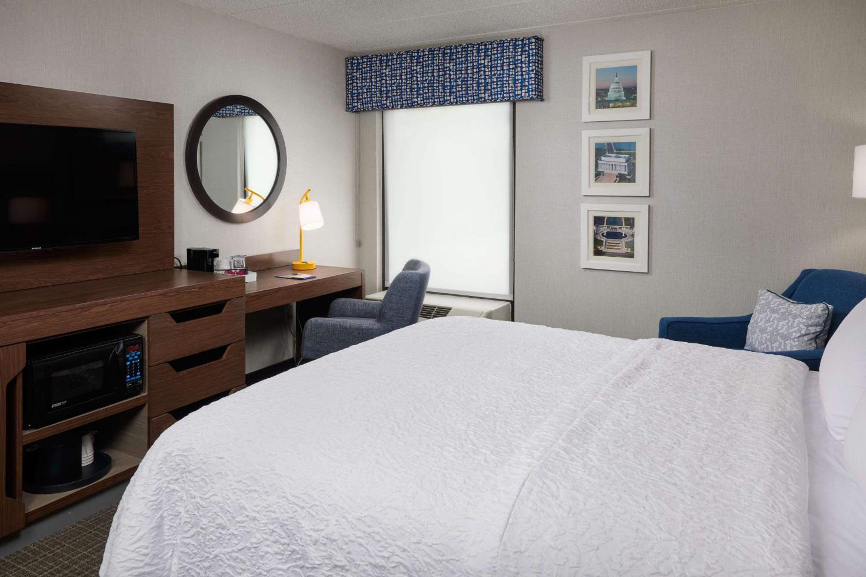 Queen Room - Non-Smoking - Photo 3