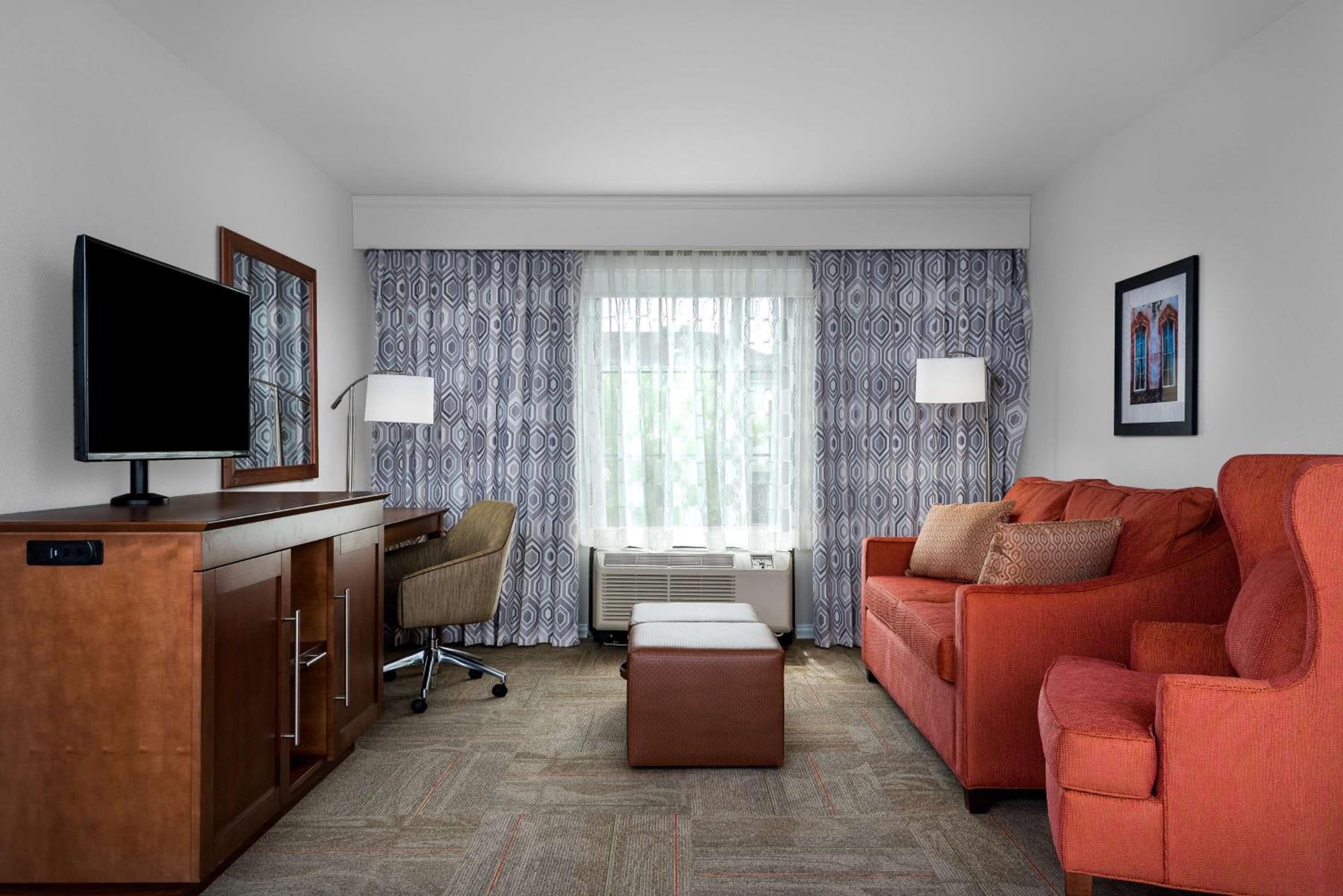 One-Bedroom King Suite - Non-Smoking