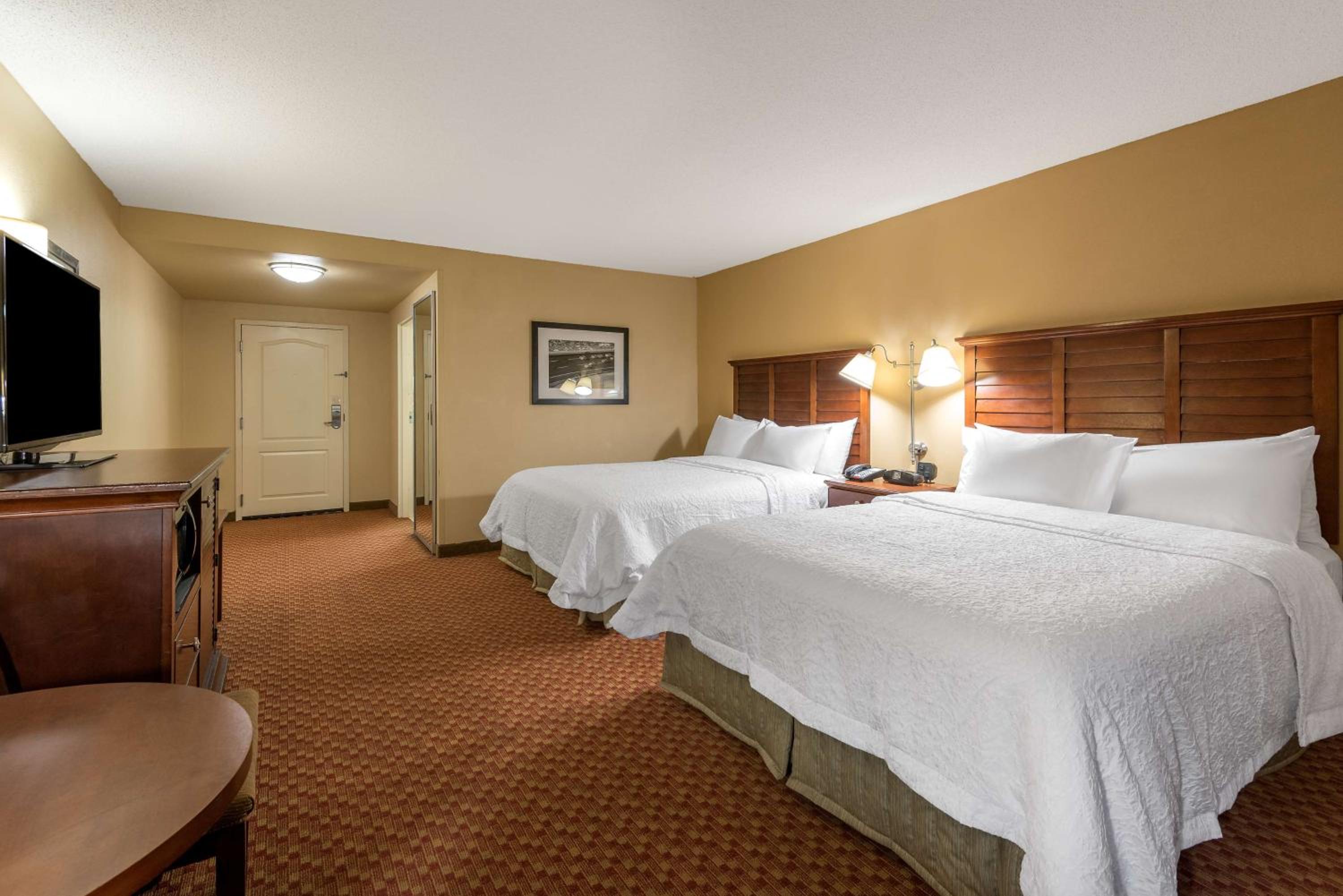 Large Queen Room with Two Queen Beds - Non-Smoking - Photo 1