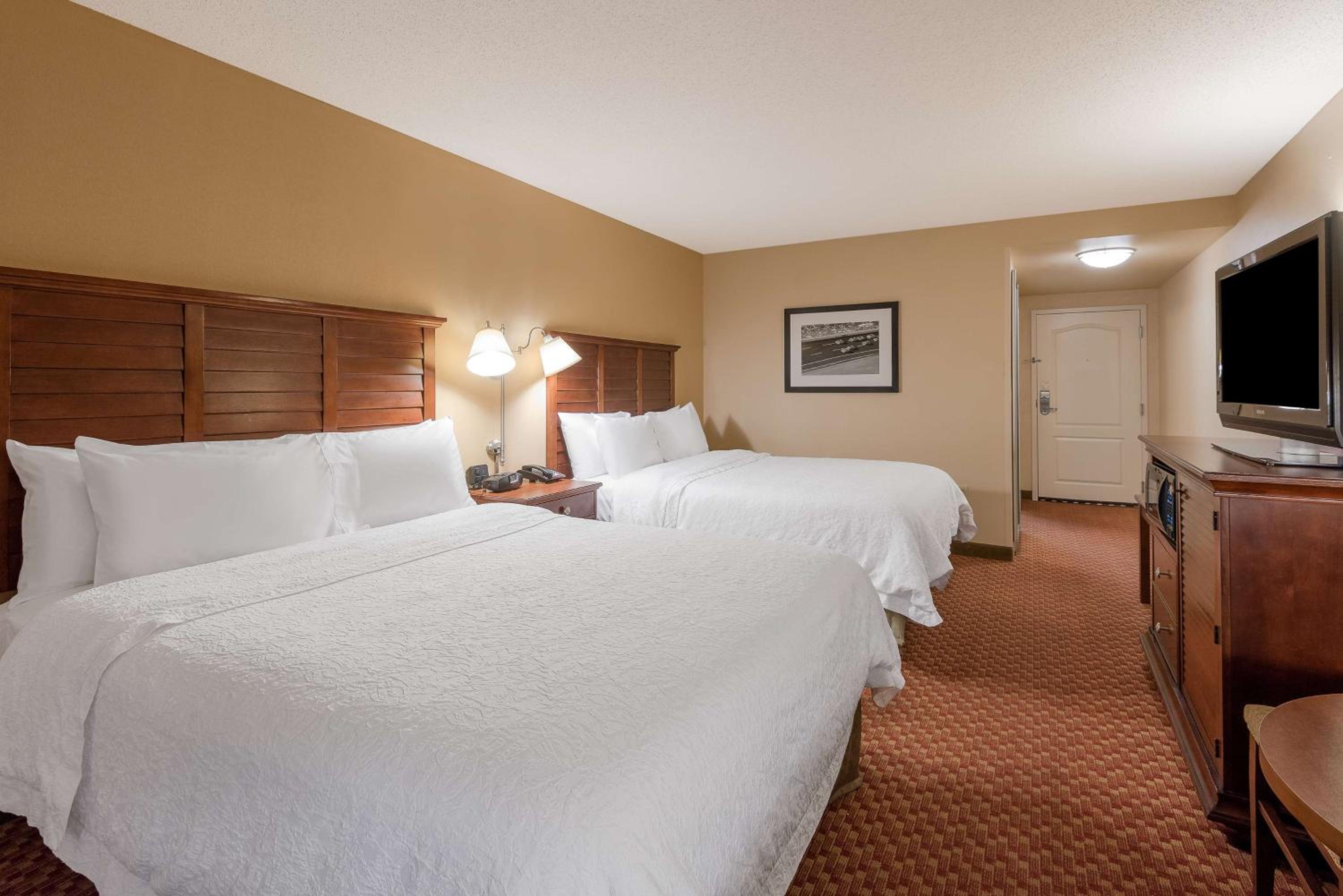 Room with Two Queen Beds - Non-Smoking - Photo 1