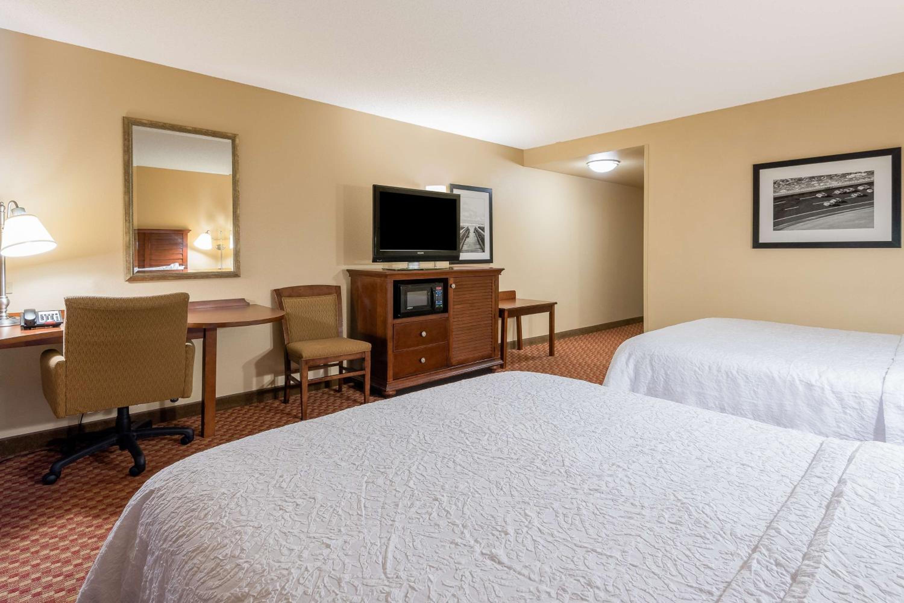 Queen Room with Two Queen Beds - Mobility and Hearing Access/Non-Smoking - Photo 4