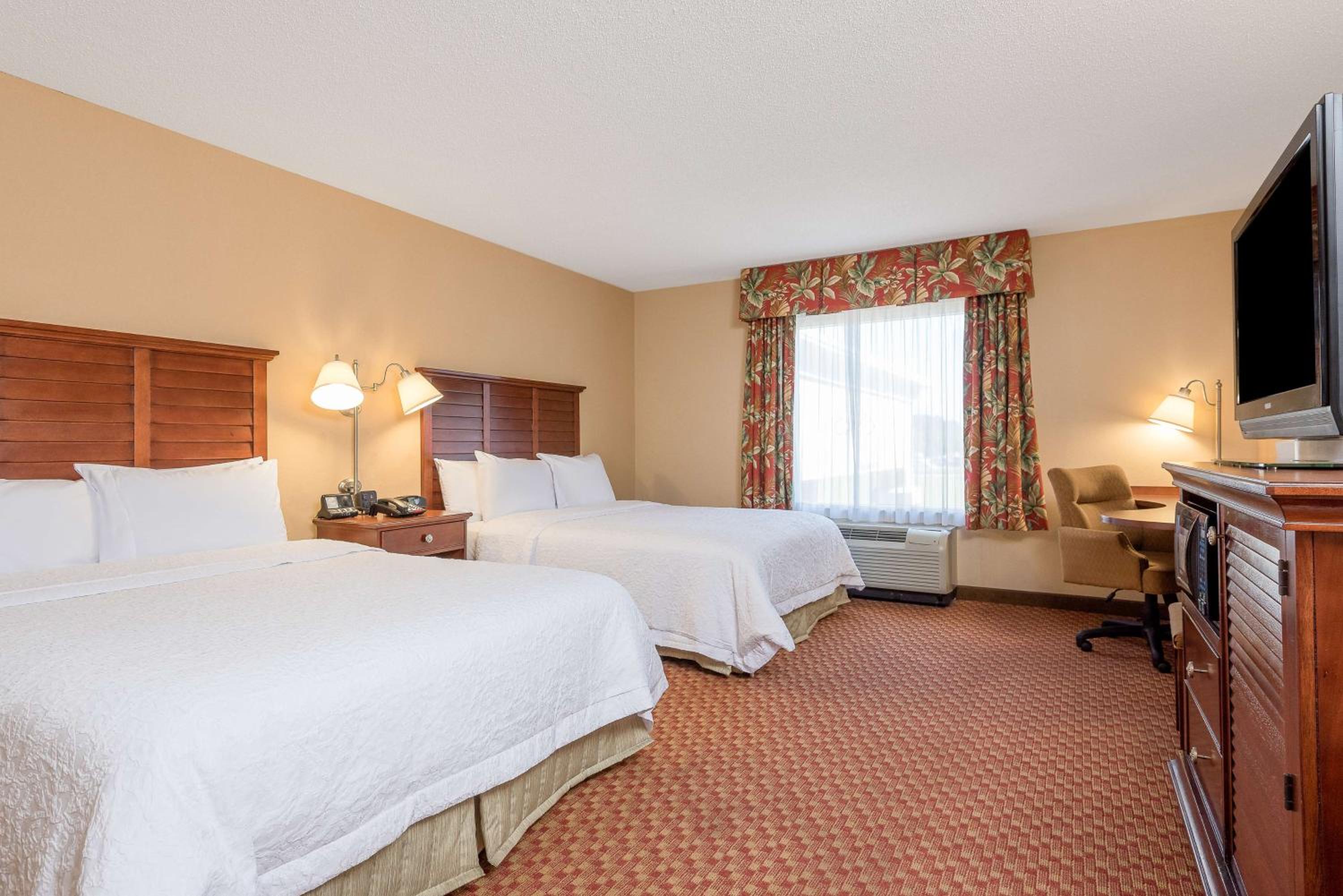 Queen Room with Two Queen Beds - Mobility and Hearing Access/Non-Smoking - Photo 3