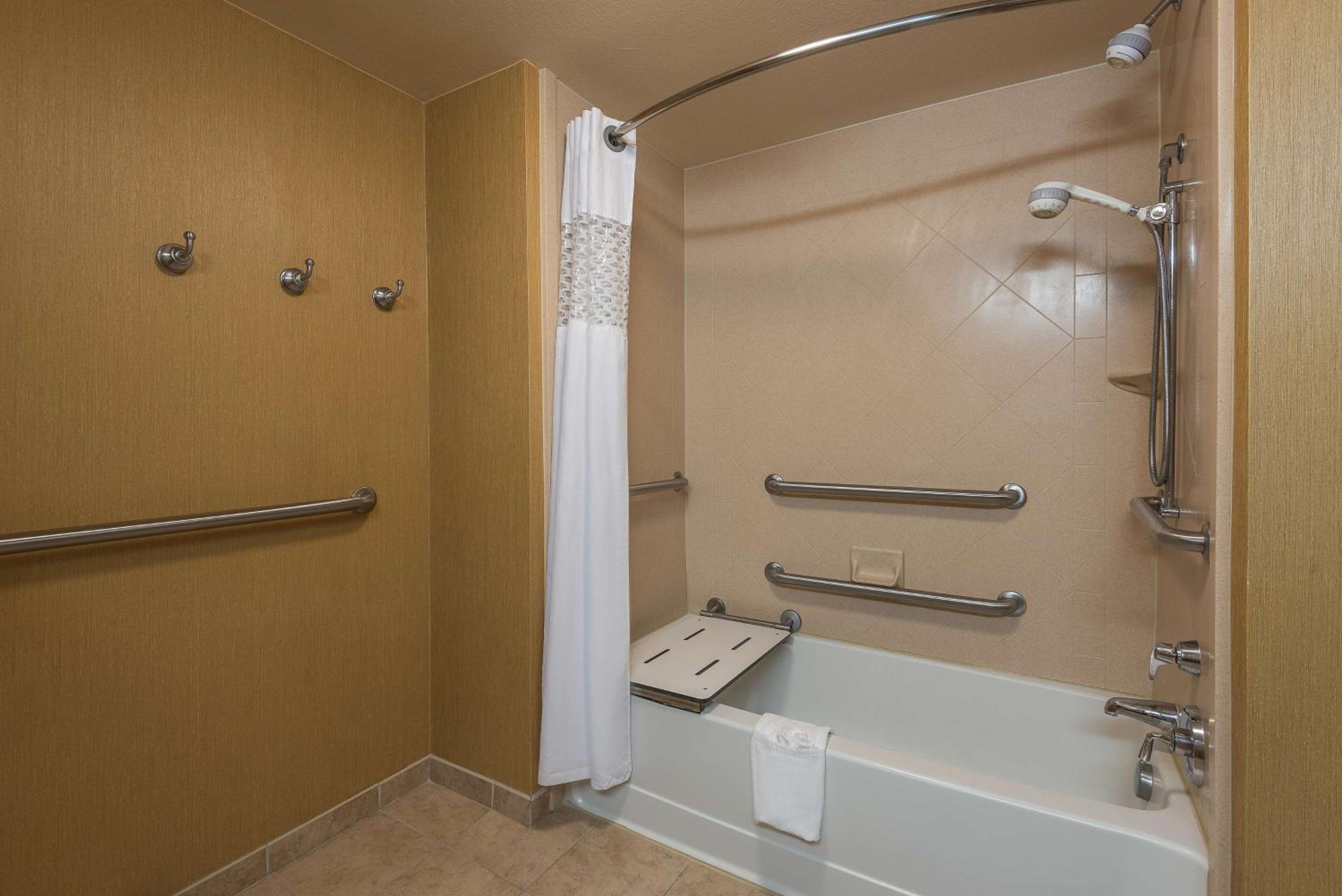 Queen Room with Two Queen Beds - Mobility and Hearing Access/Non-Smoking - Photo 2