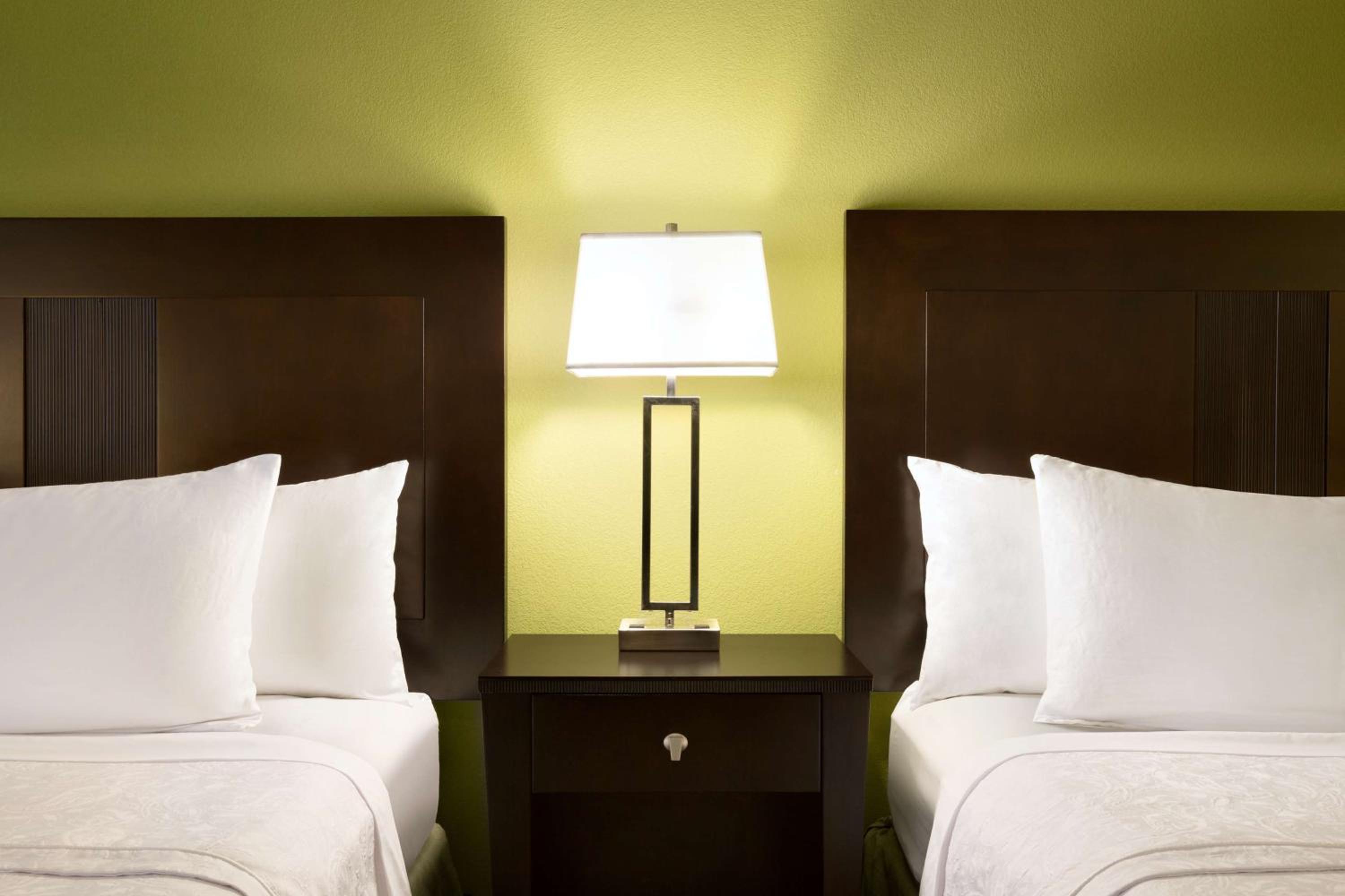 One-Bedroom Queen Suite with Two Queen Beds - Non-Smoking - Photo 1