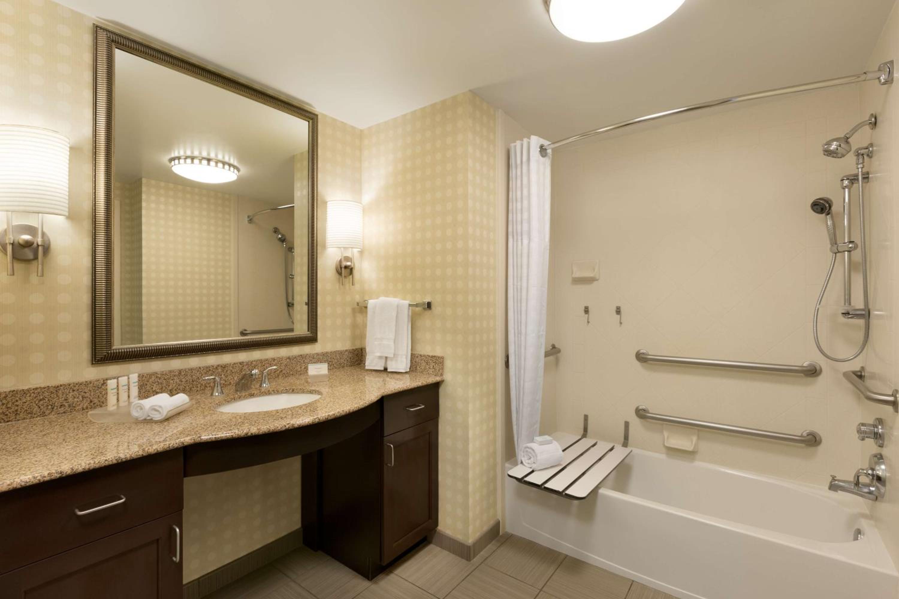 King Suite with Accessible Tub - Mobility and Hearing Access/Non-Smoking - Photo 5