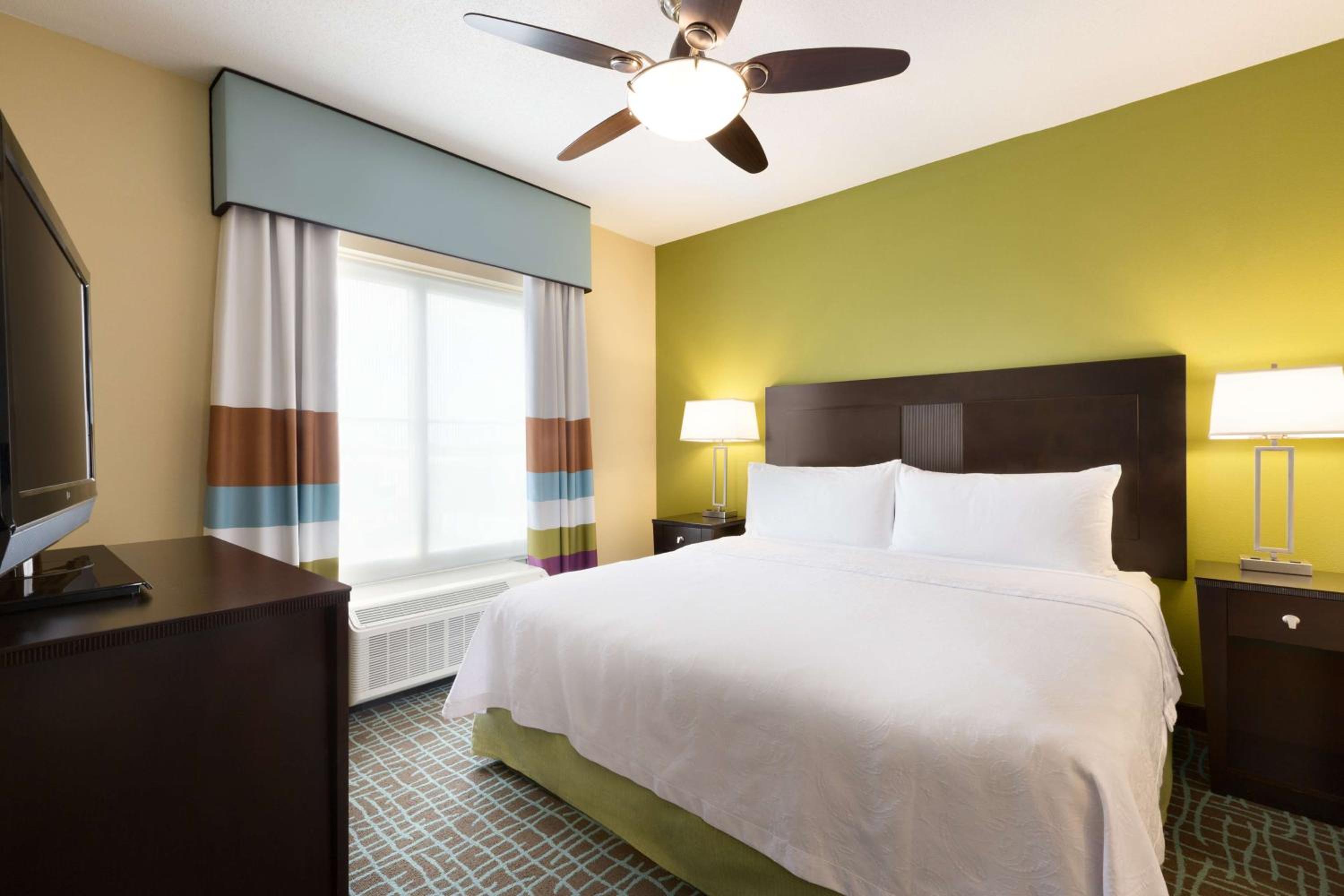One-Bedroom King Suite - Non-Smoking - Photo 7