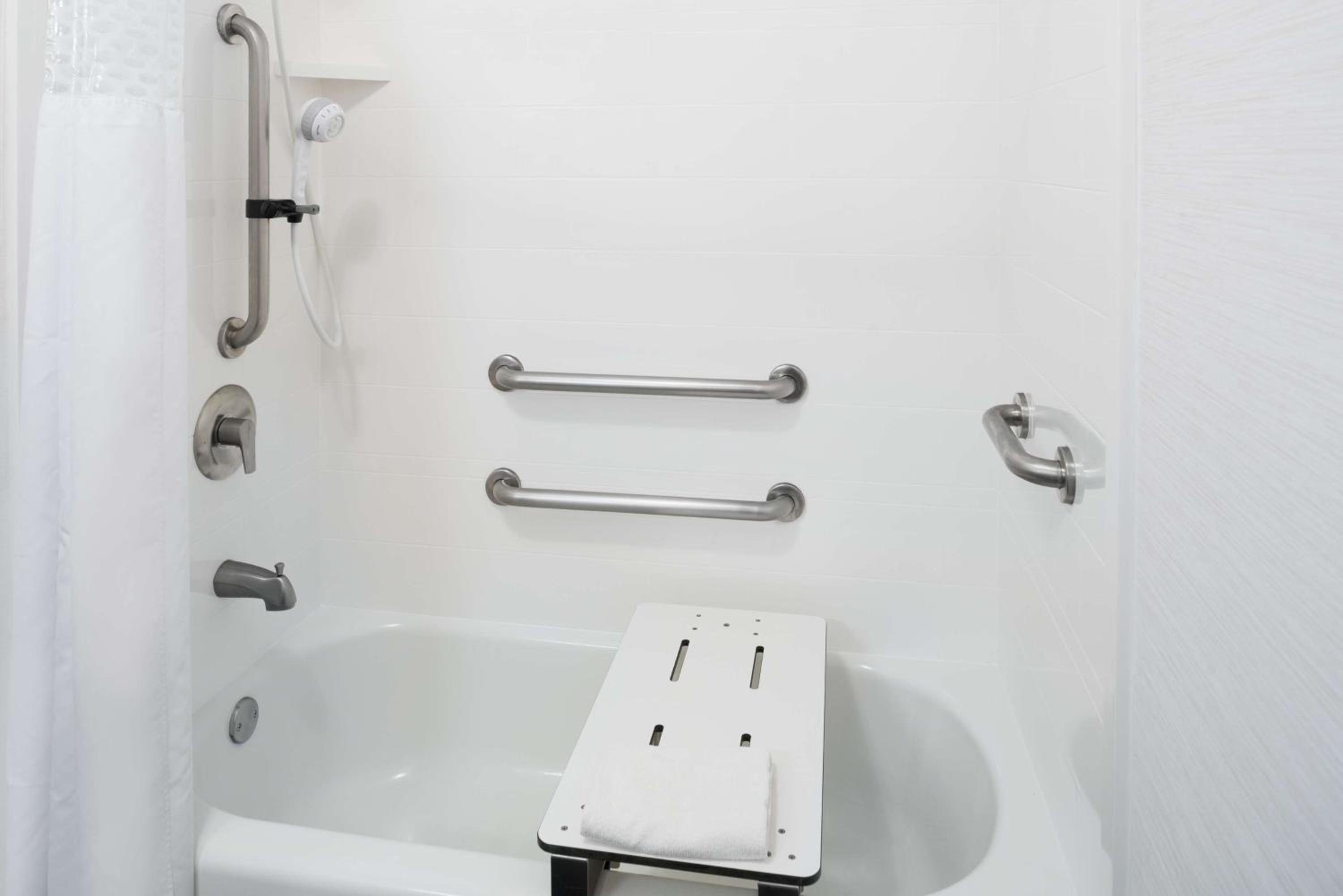 King Studio - Mobility and Hearing Access/Non-Smoking - Photo 8