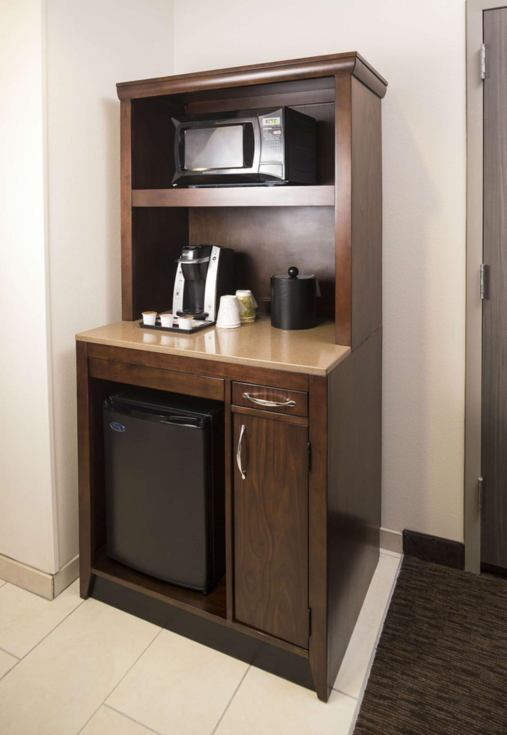 One-Bedroom King Suite photo 3