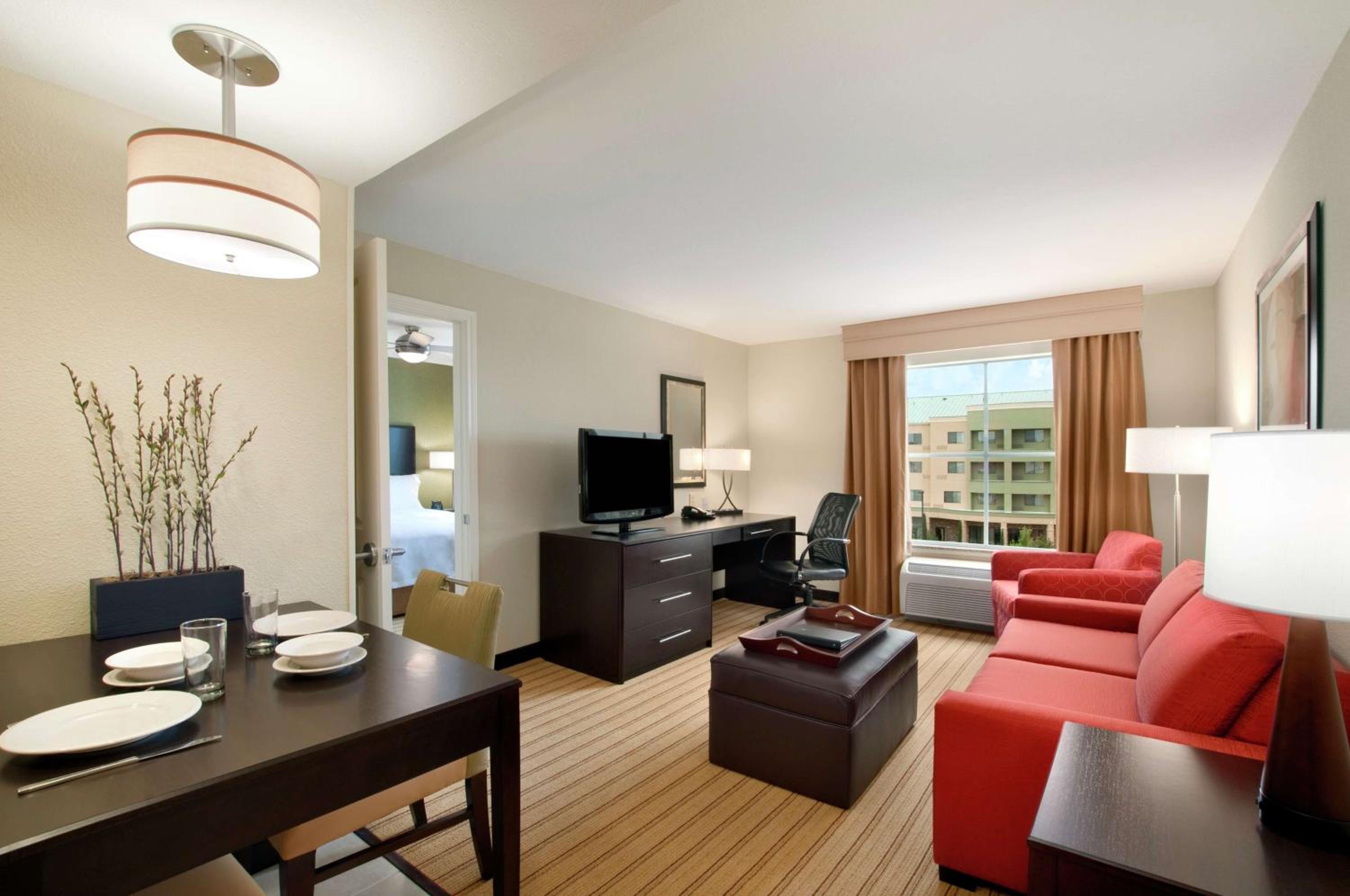 One-Bedroom Queen Suite with Two Queen Beds - Non-Smoking - Photo 4