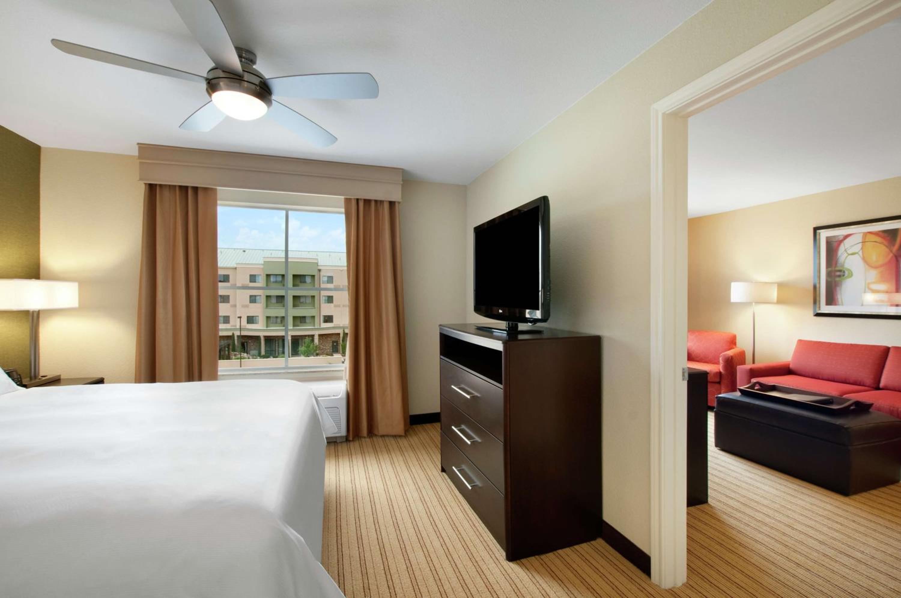One-Bedroom King Suite - Non-Smoking - Photo 2