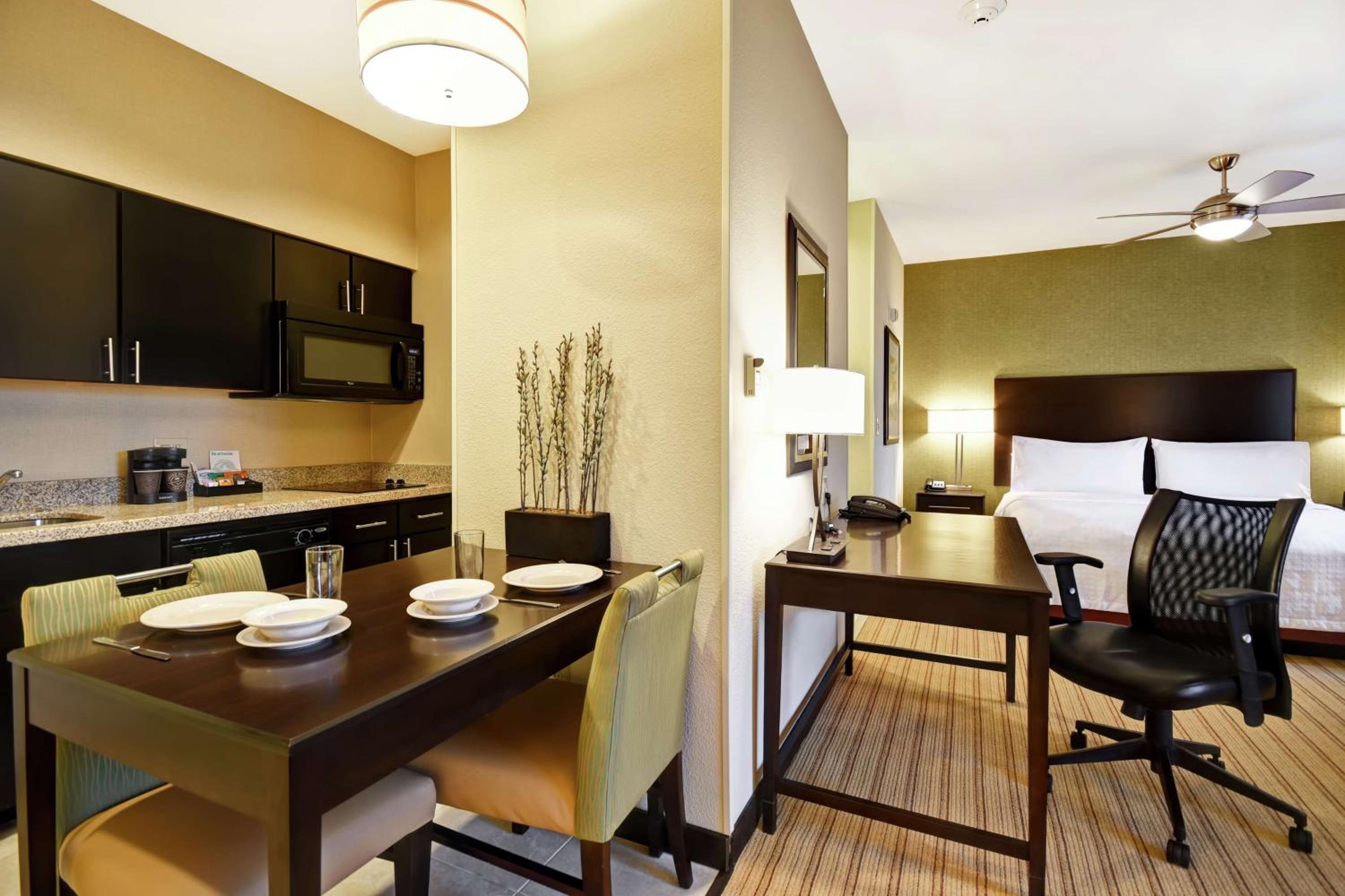 King Studio Suite - Non-Smoking - Photo 8