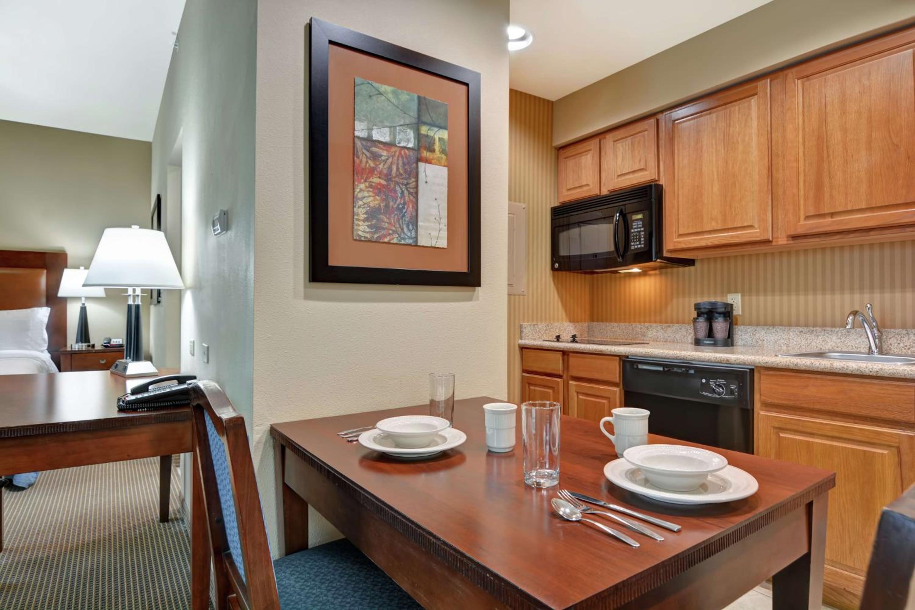 King Studio Suite - Non-Smoking - Photo 3