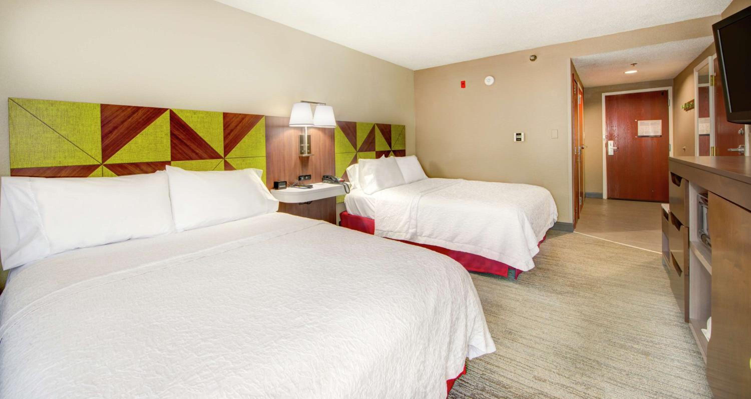 Queen Room with Two Queen Beds - Mobility Access/Non-Smoking - Photo 2