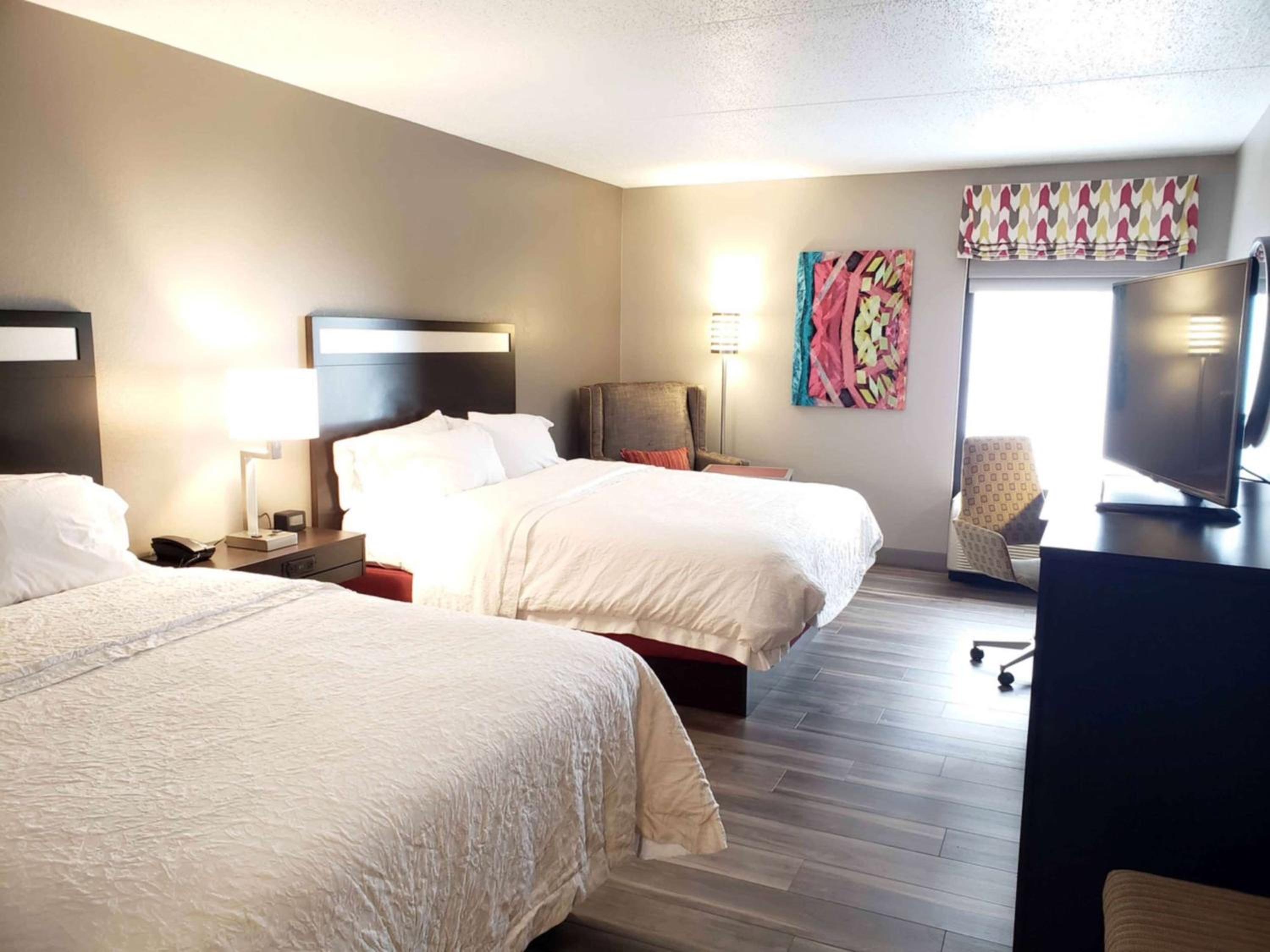 Room with Two Queen Beds - Non-Smoking - Photo 3