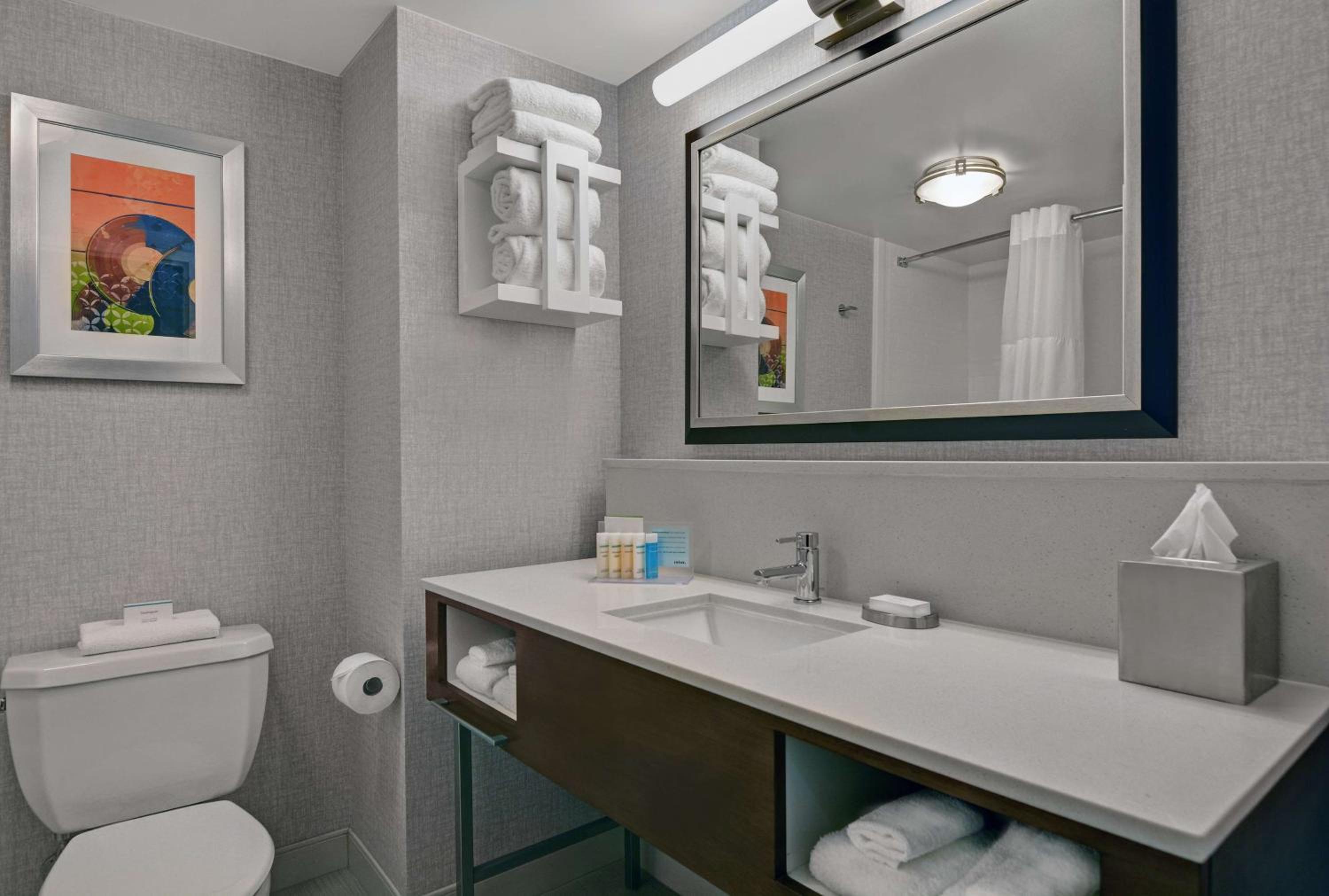 Queen Room with Two Queen Beds - Hearing Access/Non-Smoking - Photo 2