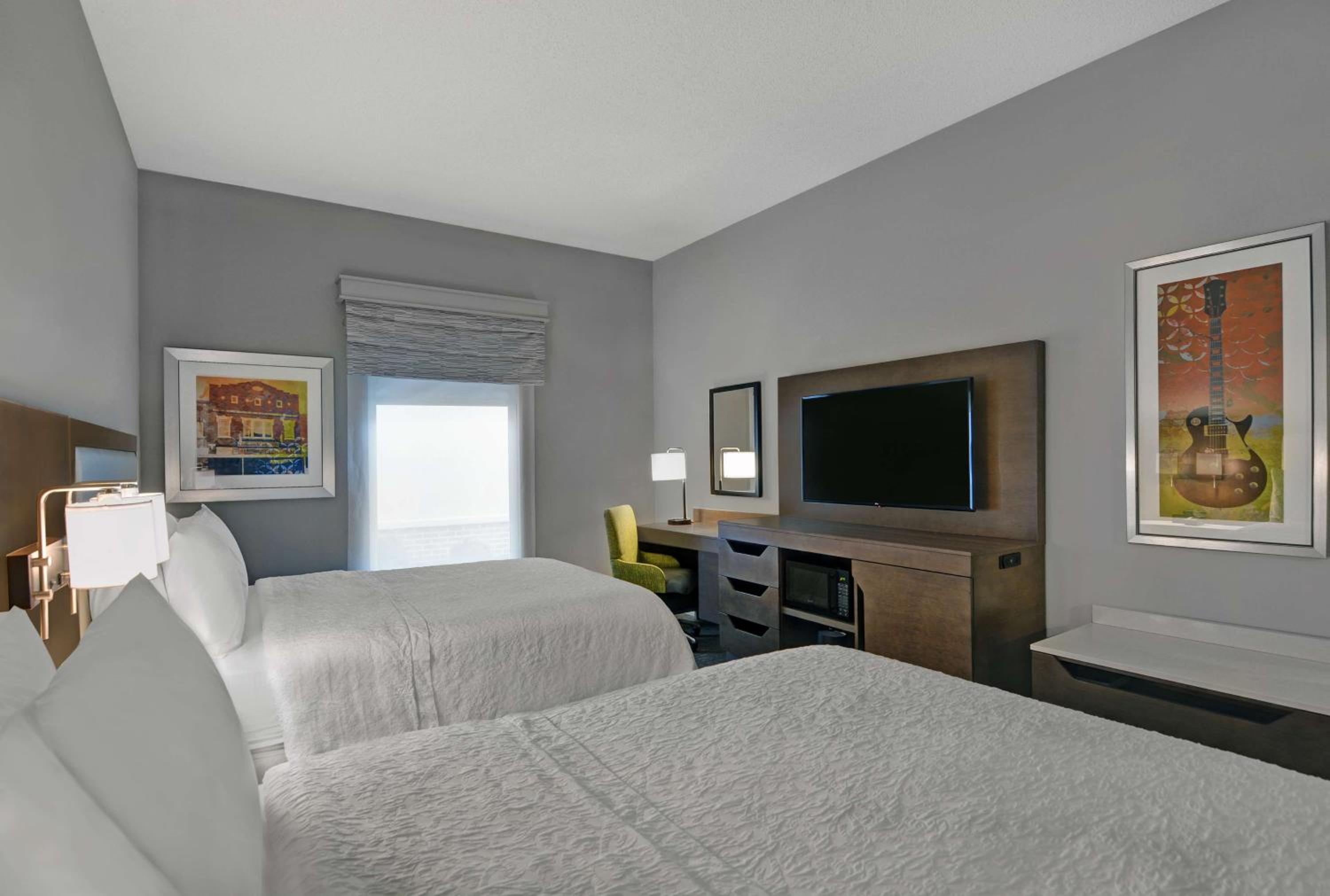 Queen Room with Two Queen Beds - Non-Smoking - Photo 1