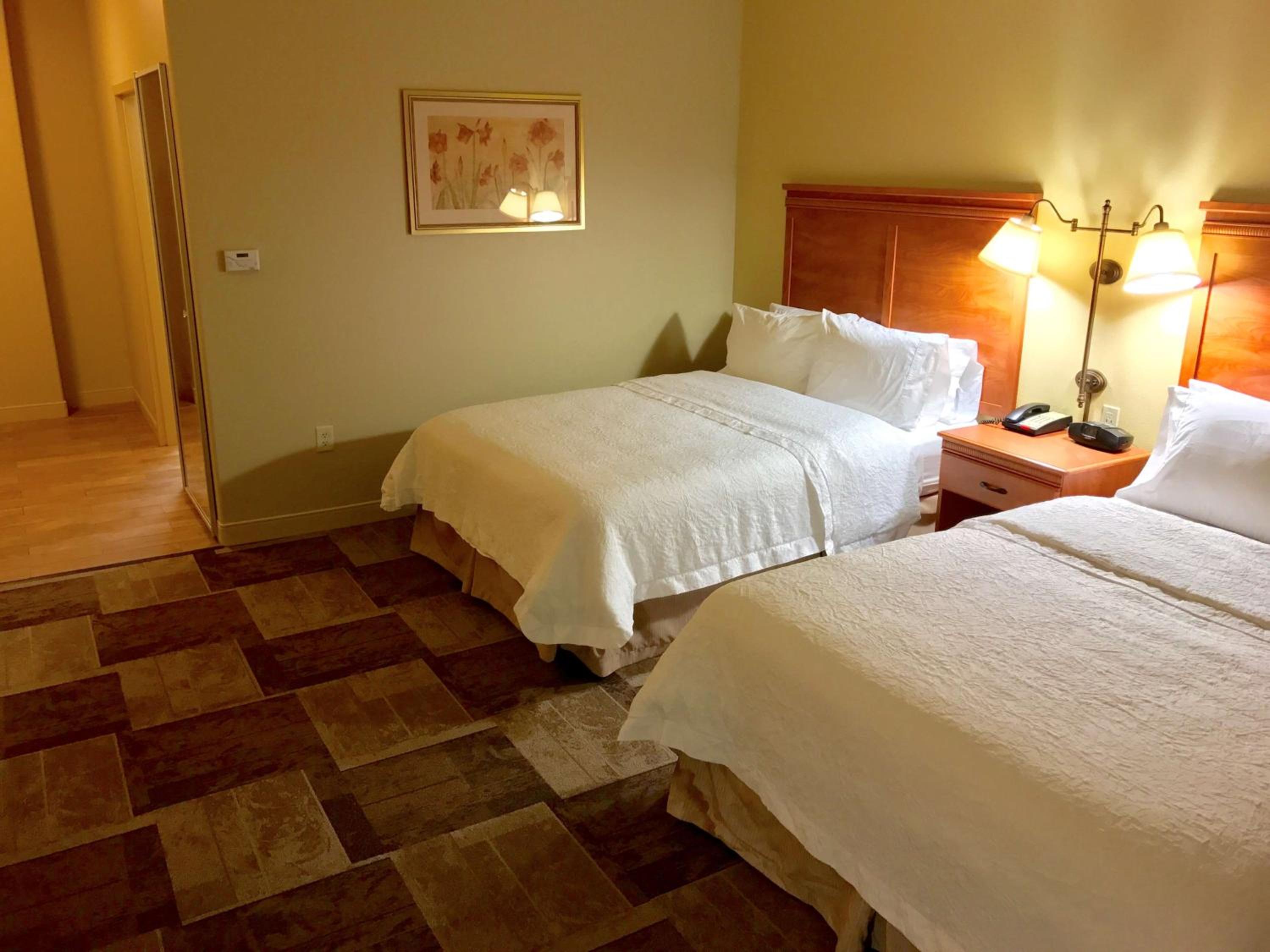 Queen Room with Two Queen Beds - Mobility Access/Non-Smoking - Photo 5