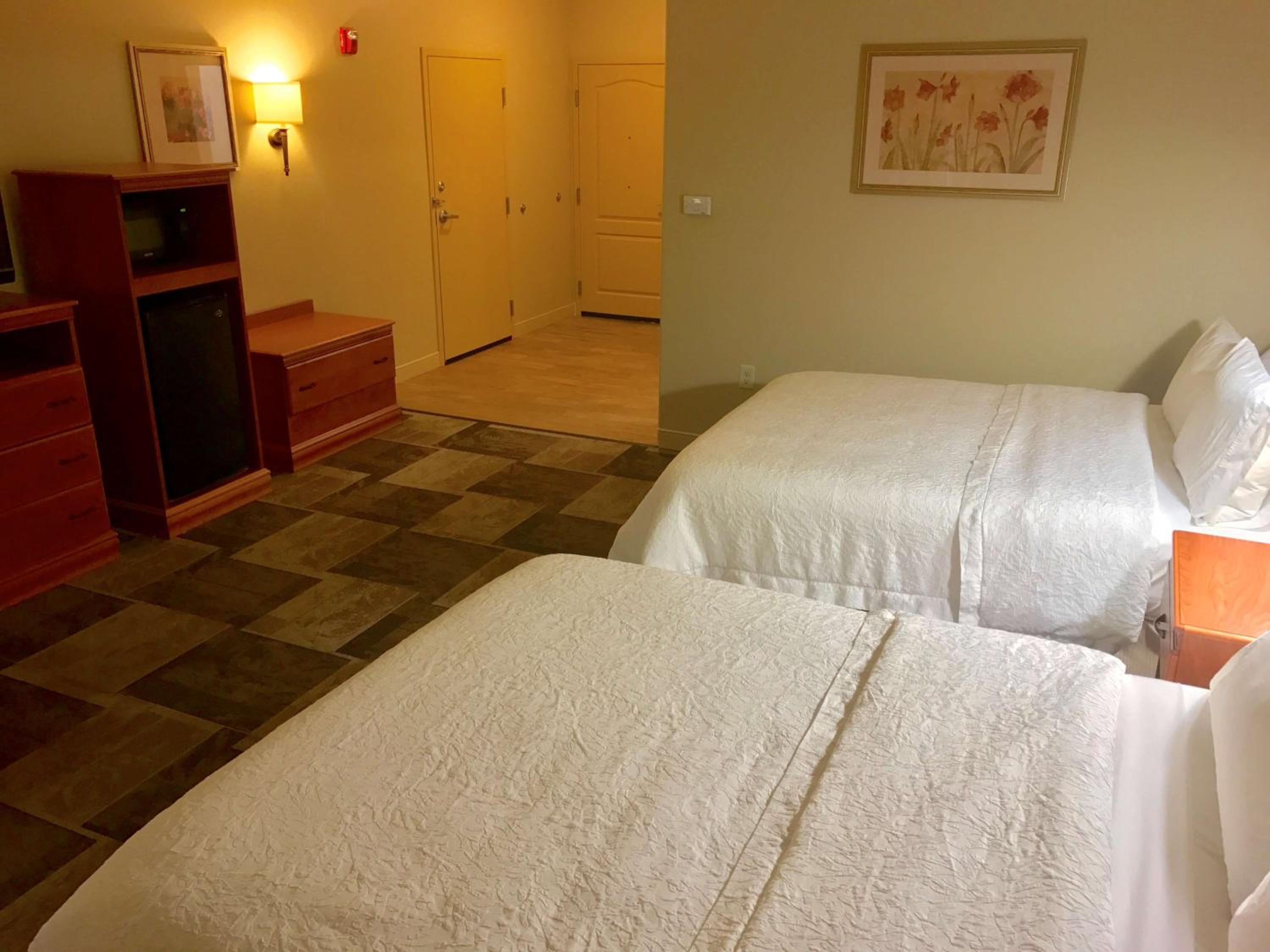 Queen Room with Two Queen Beds - Mobility Access/Non-Smoking - Photo 1