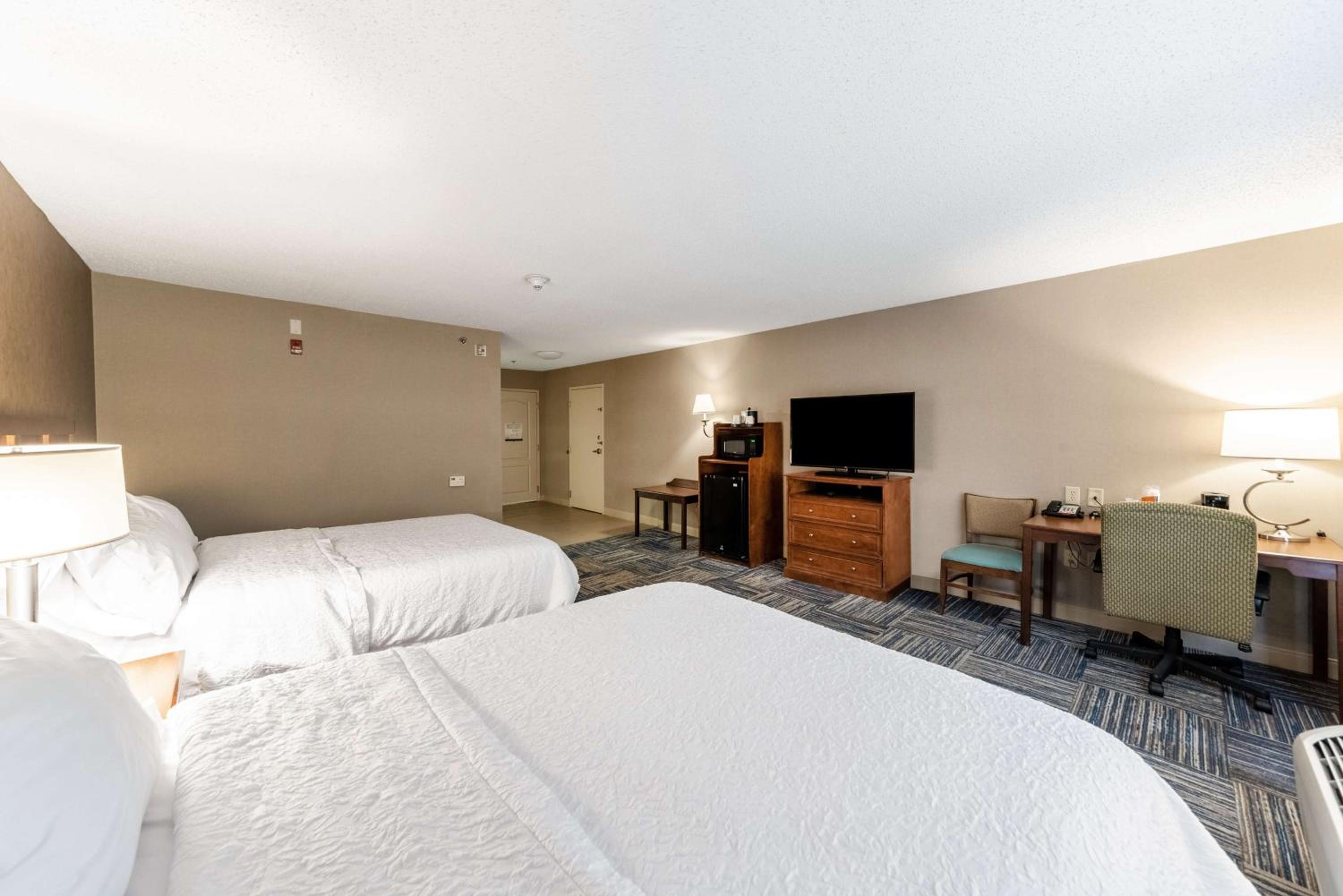 Queen Room with Two Queen Beds - Mobility and Hearing Access/Non-Smoking - Photo 9