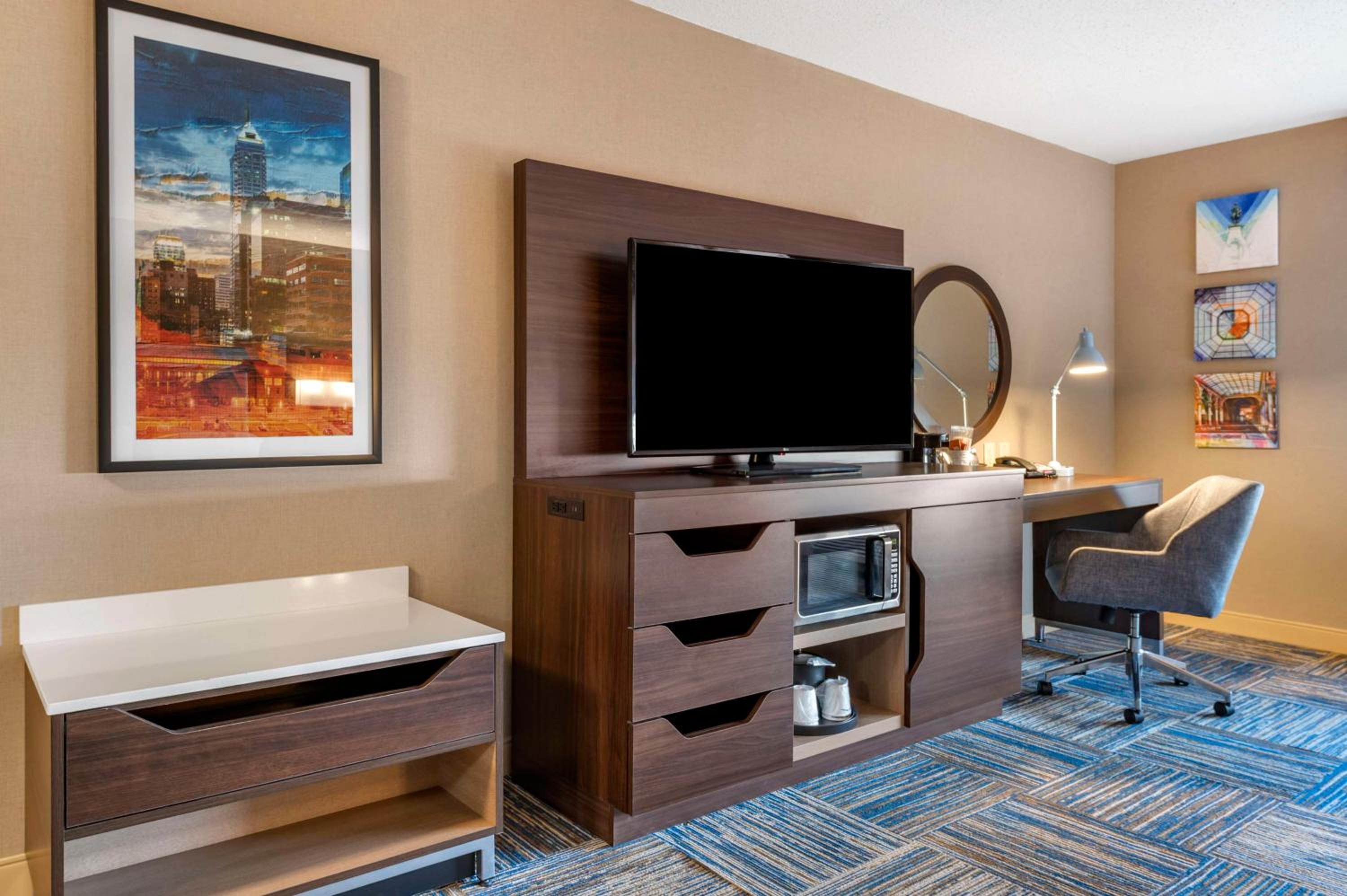 Room with Two Queen Beds - Non-Smoking - Photo 6