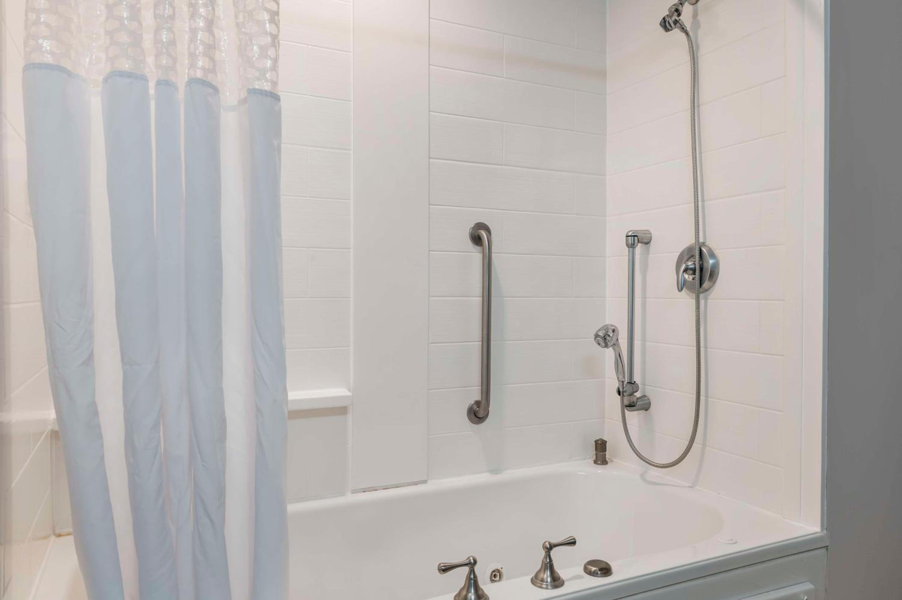 King Room with Spa Bath - Photo 7