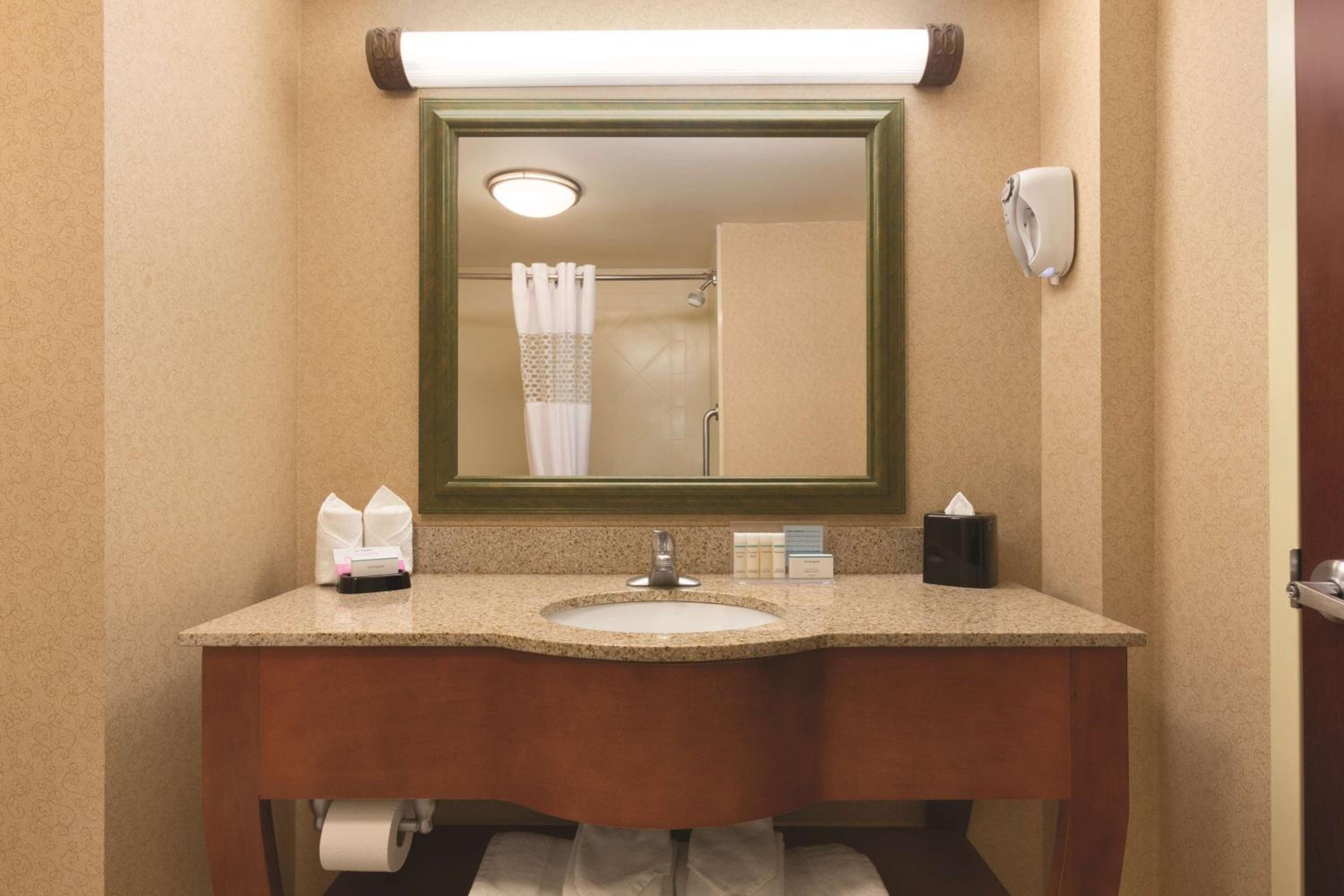 Queen Studio Suite with Two Queen Beds - Mobility Access/Non-Smoking - Photo 3