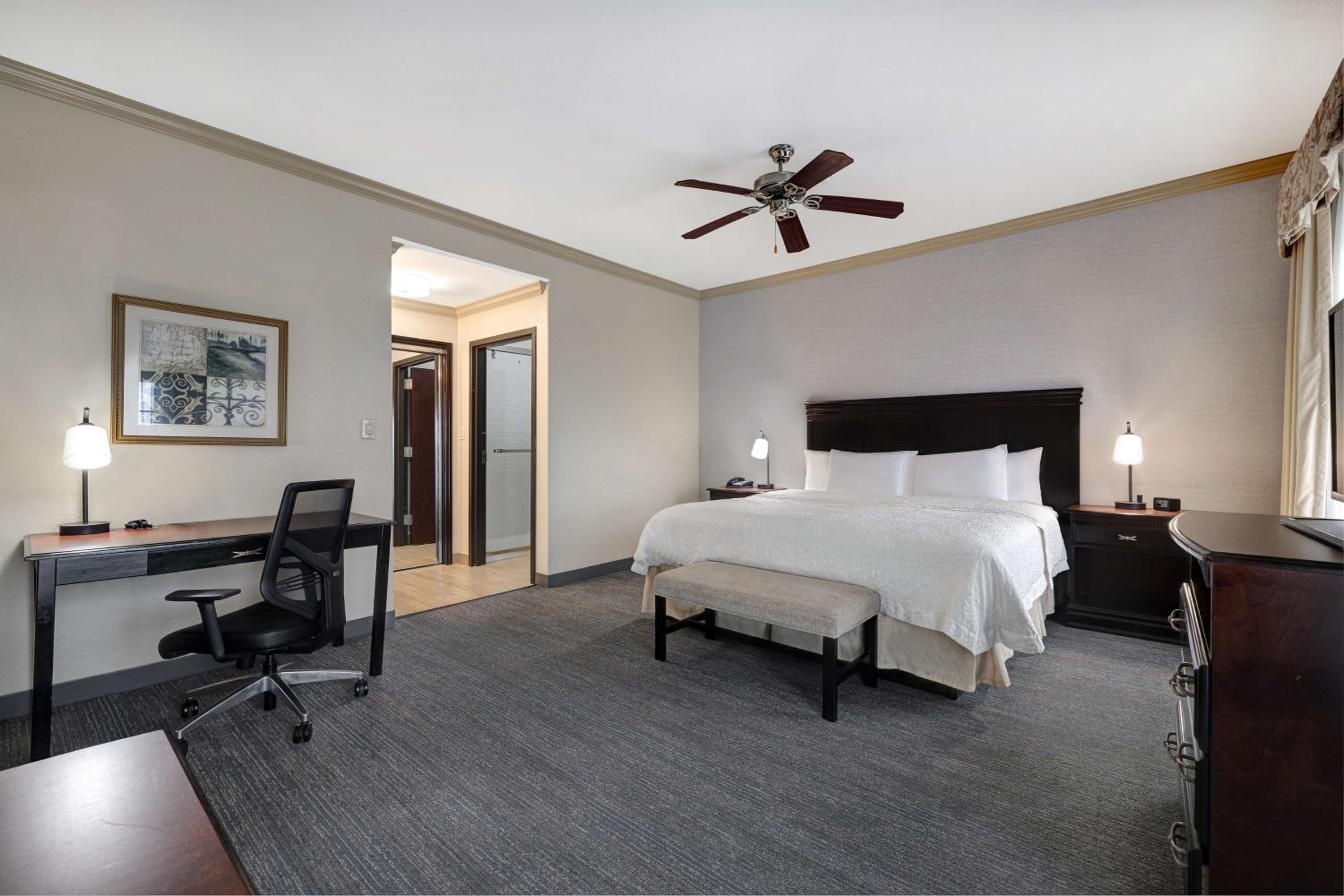 King Studio Suite with Balcony - Non-Smoking - Photo 1